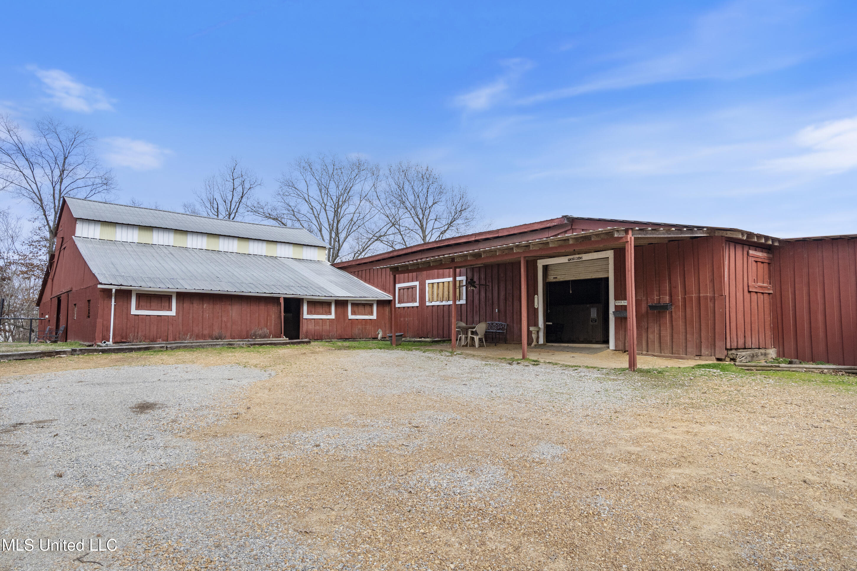 9142 Mineral Wells Road Property Photo 6