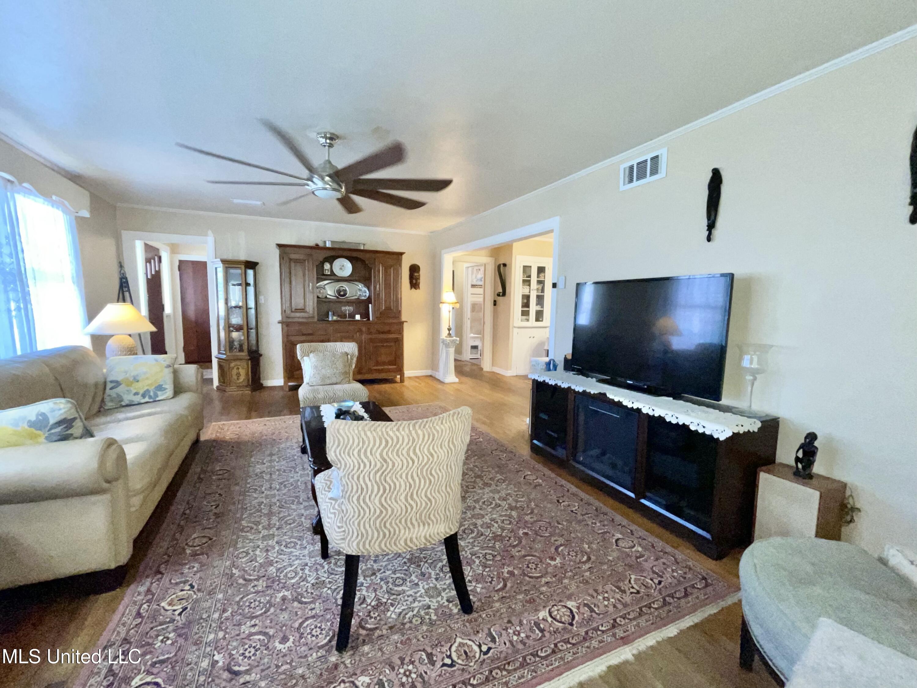 4124 Griffin Street Property Photo 5