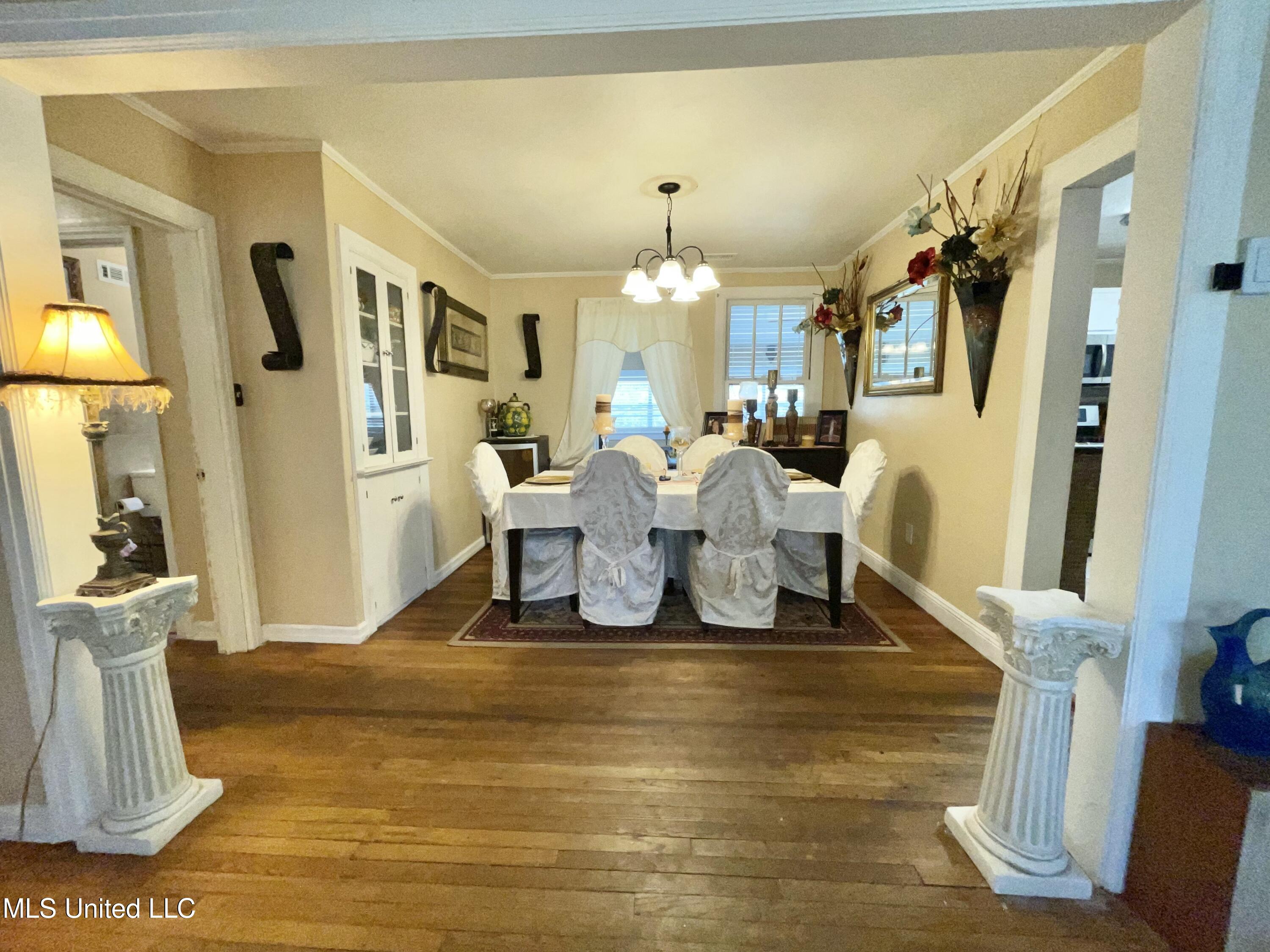 4124 Griffin Street Property Photo 6