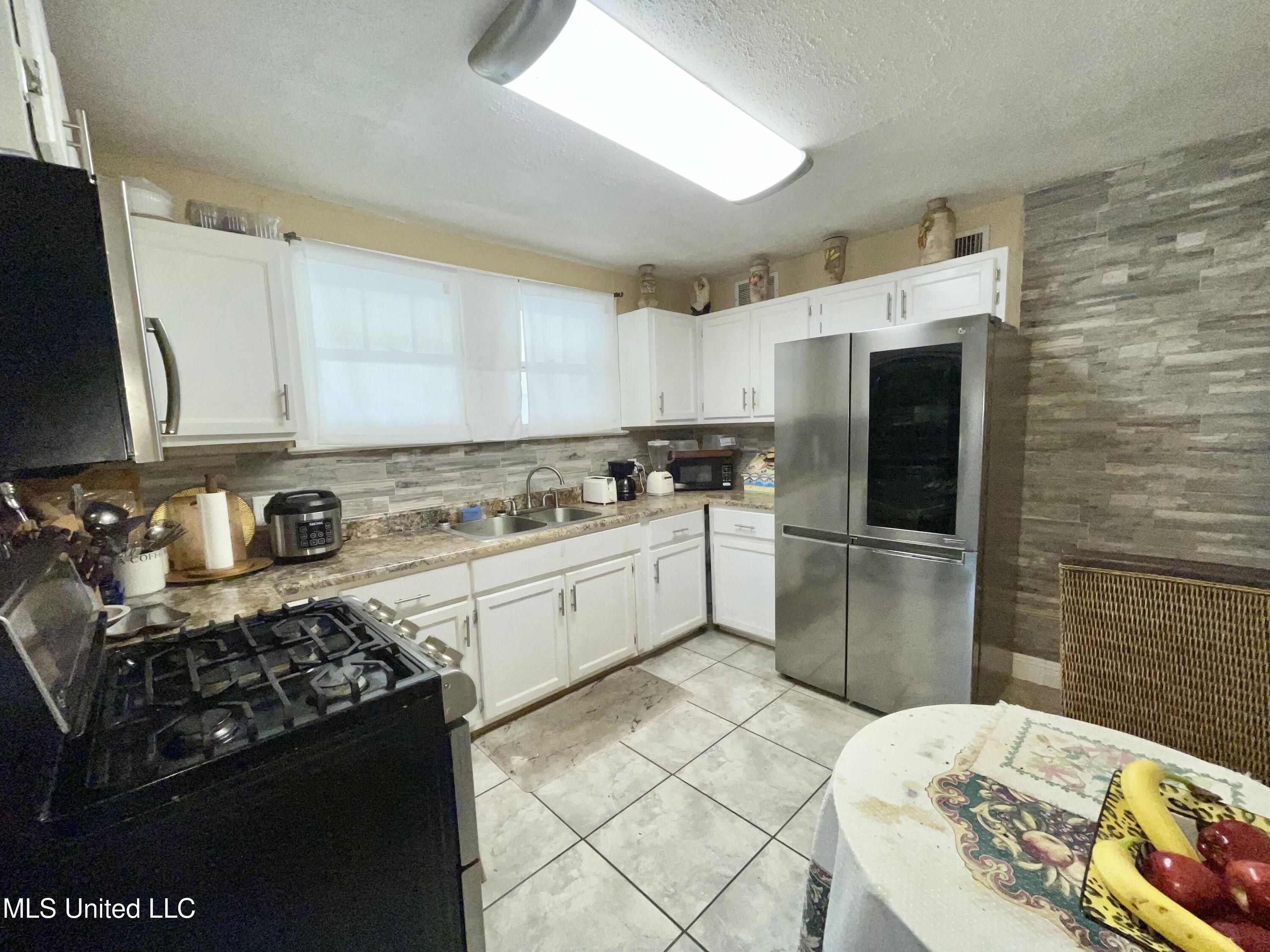 4124 Griffin Street Property Photo 8
