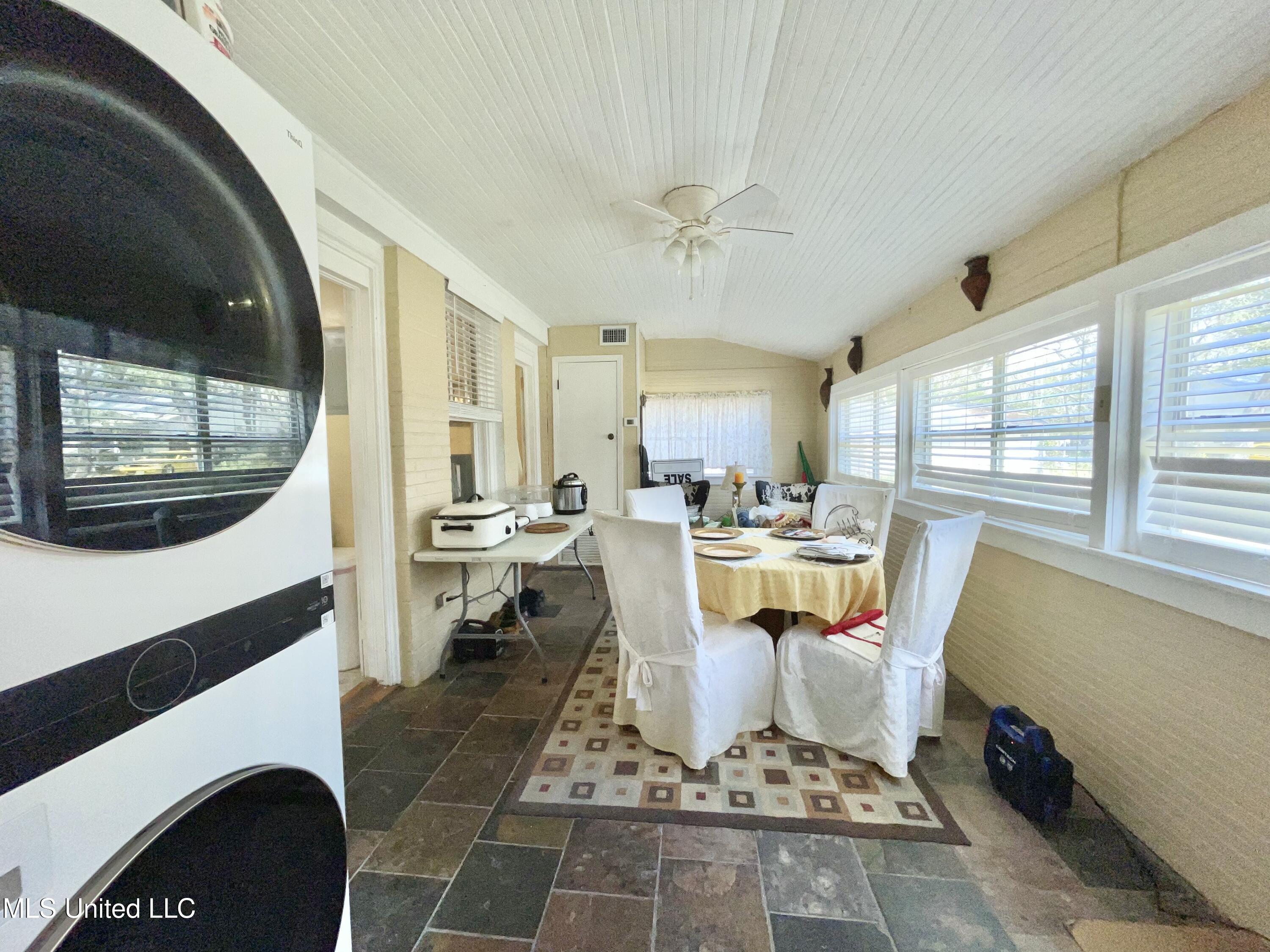 4124 Griffin Street Property Photo 10