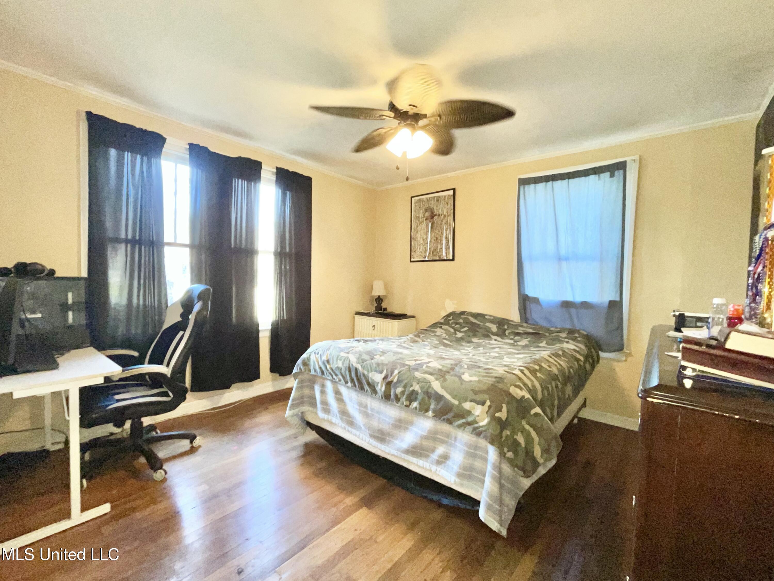 4124 Griffin Street Property Photo 17