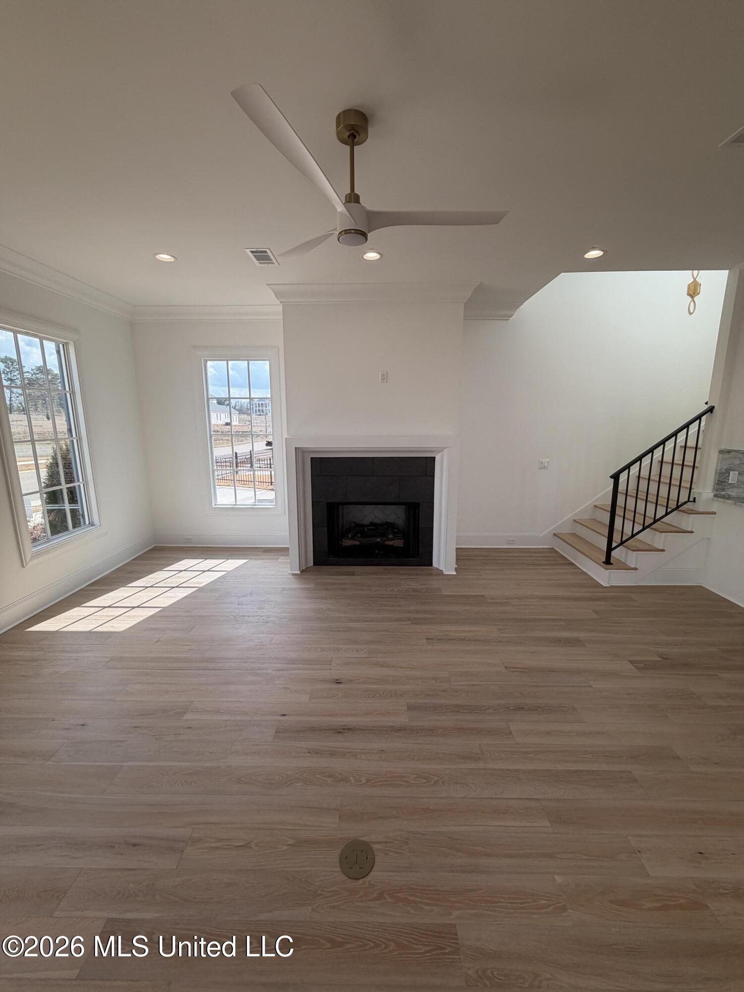 117 Commonwealth Drive Property Photo 1