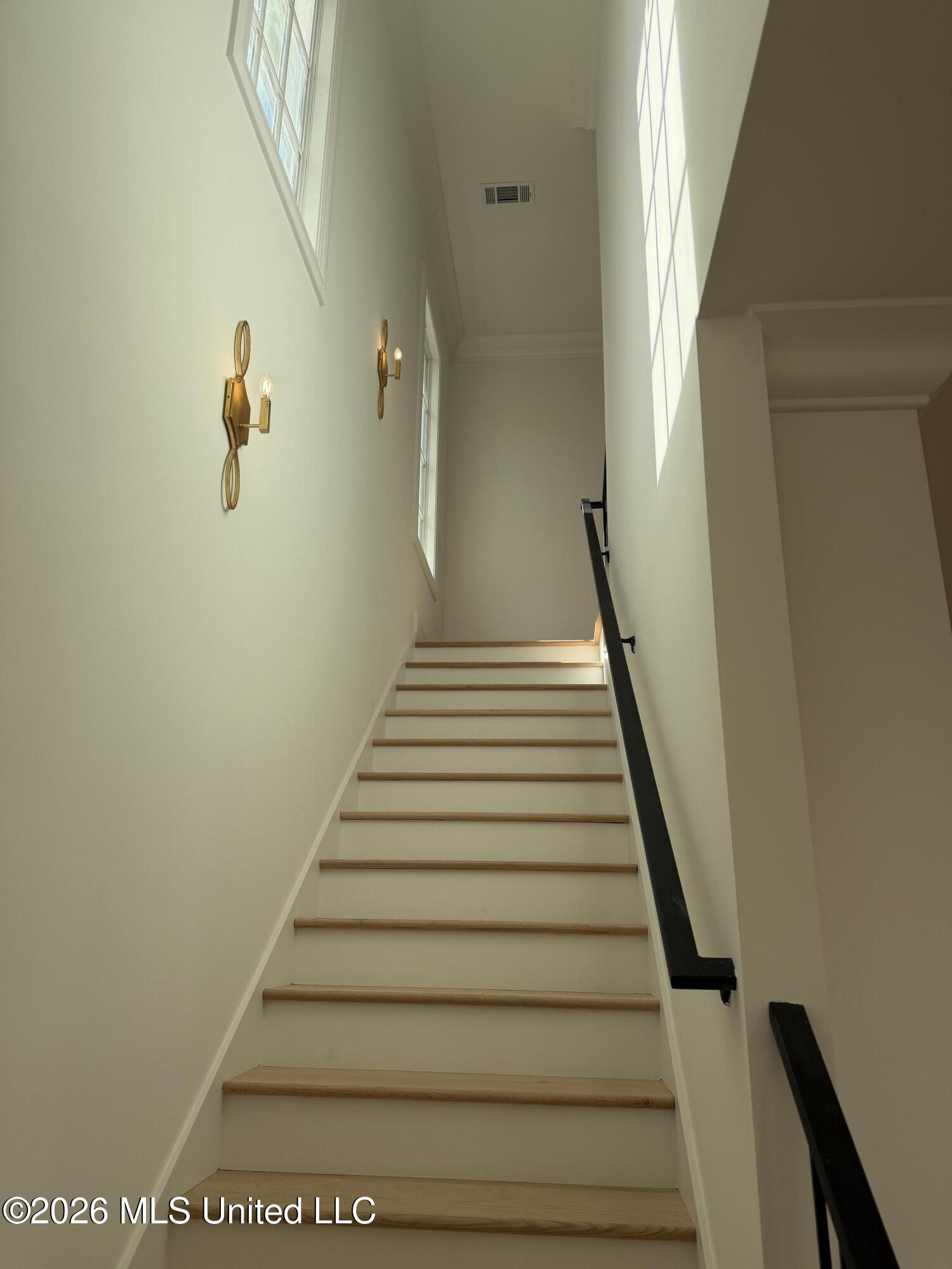 117 Commonwealth Drive Property Photo 4