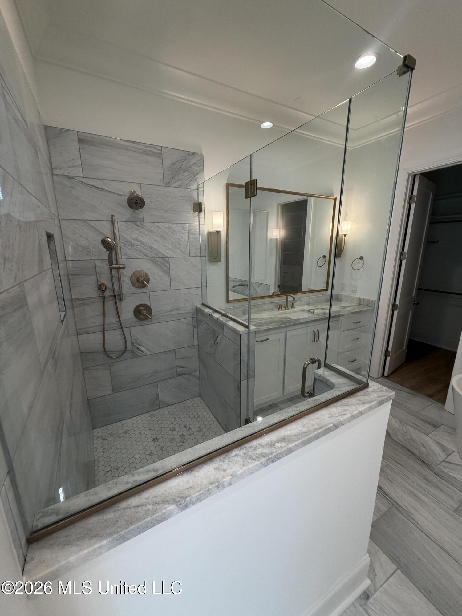 117 Commonwealth Drive Property Photo 8
