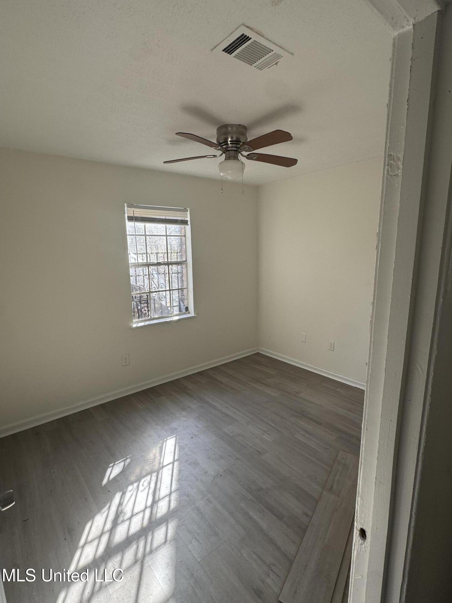 2806 Tara Road Property Photo 4