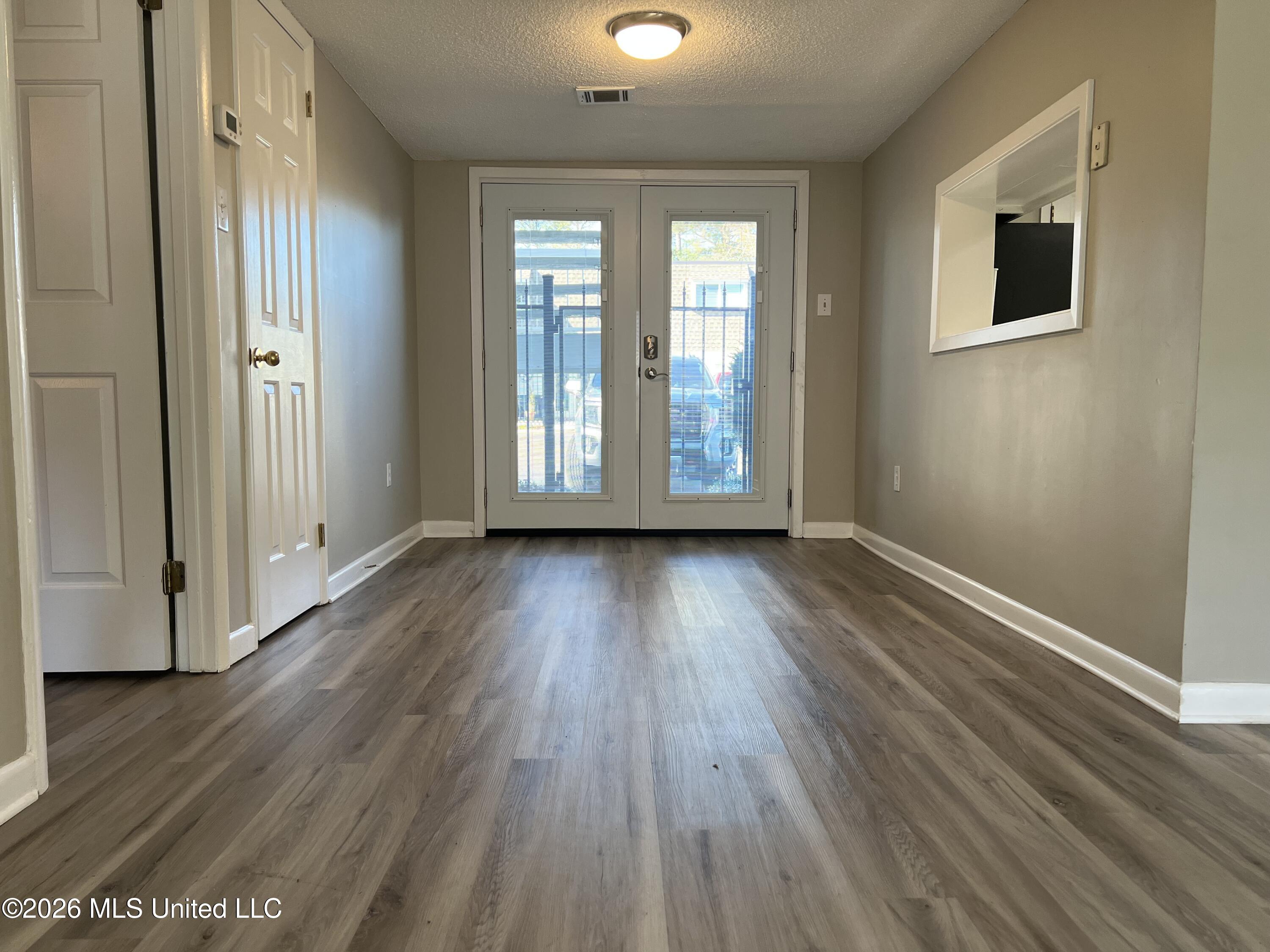 550 Post Road Property Photo 3