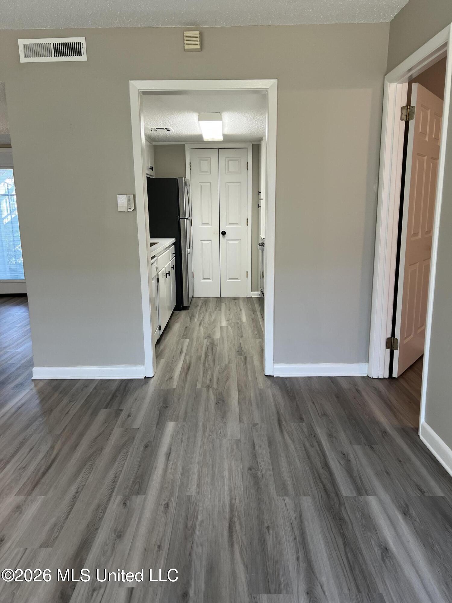 550 Post Road Property Photo 5