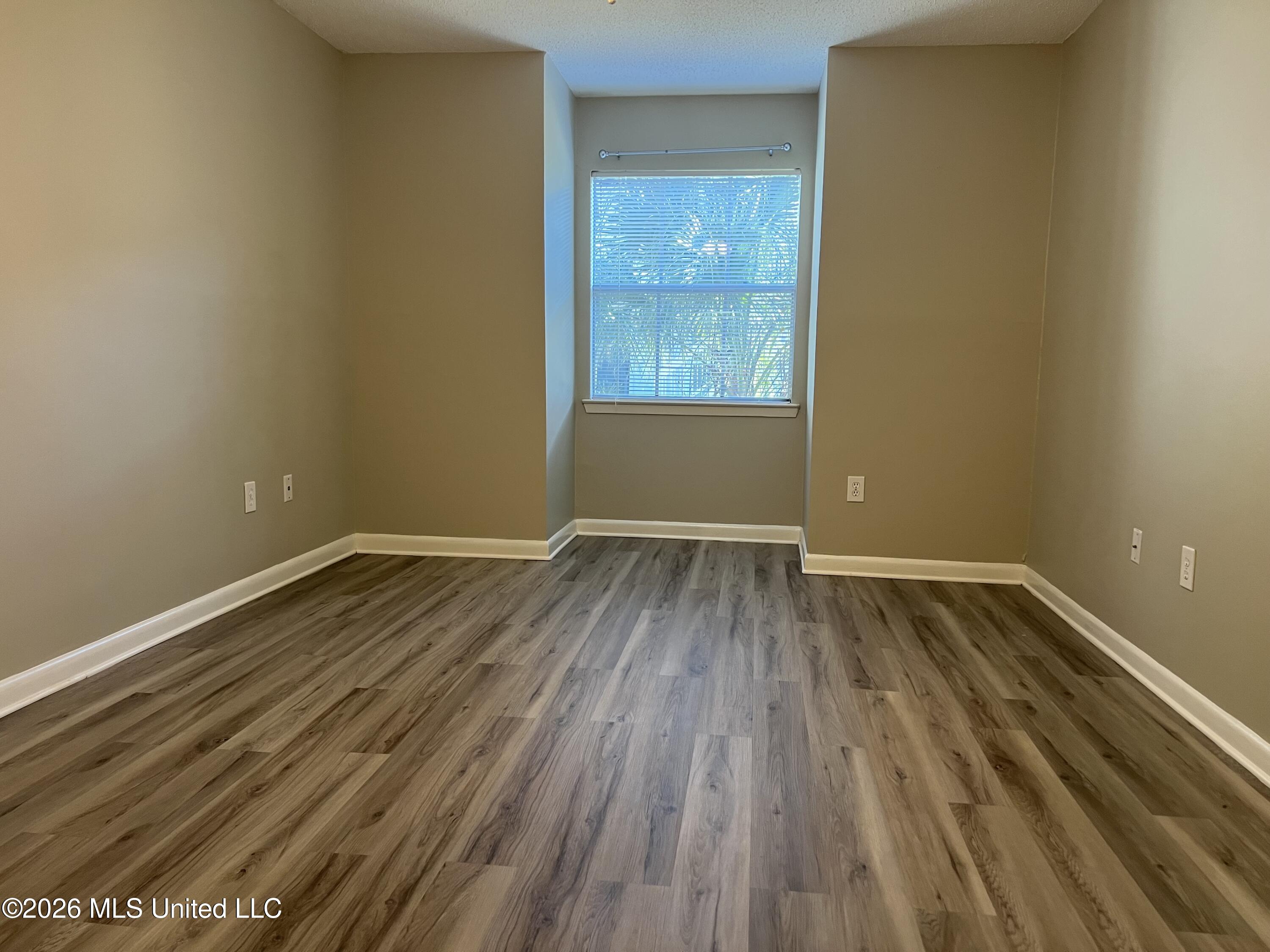 550 Post Road Property Photo 7