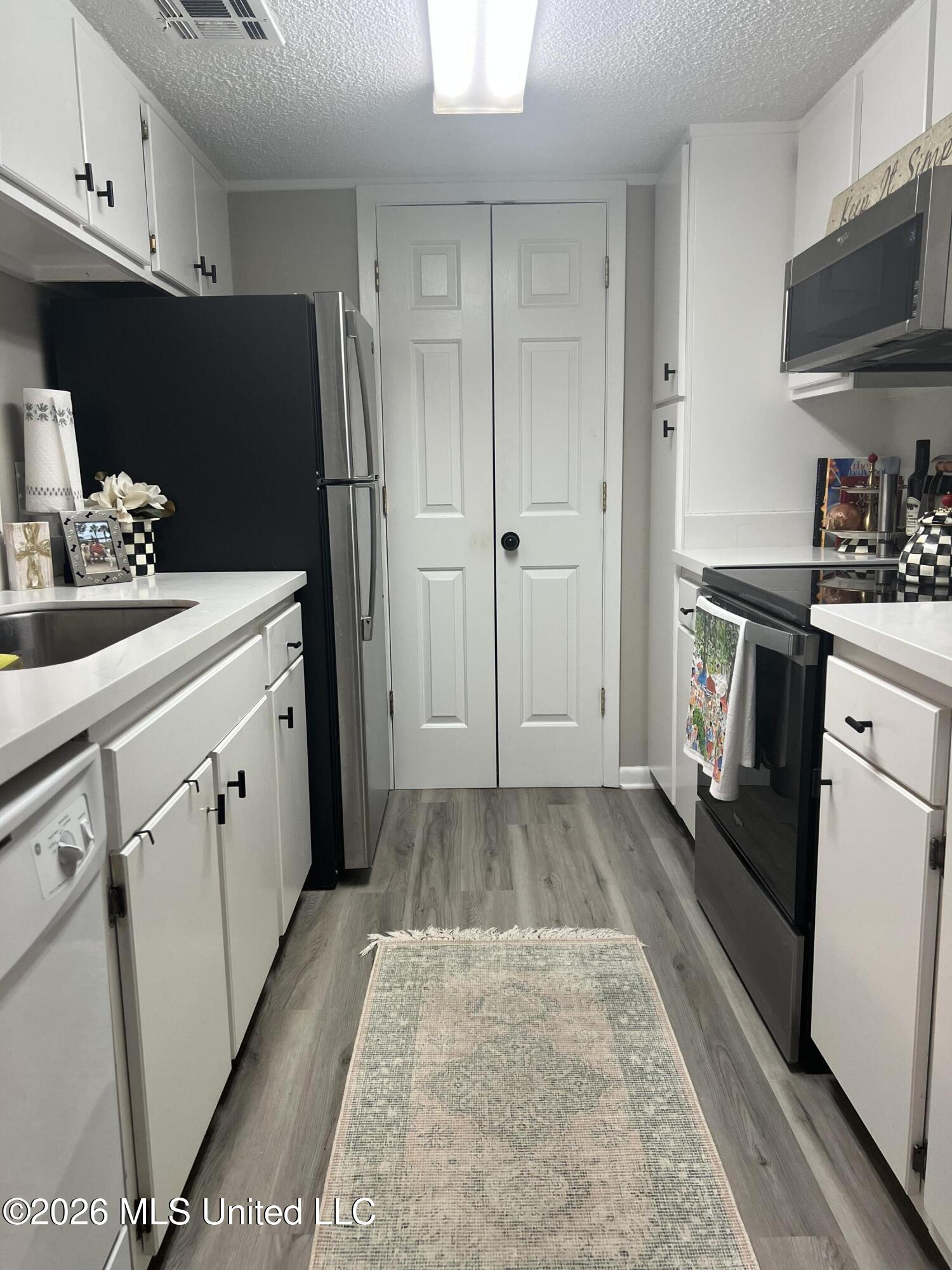 550 Post Road Property Photo 12
