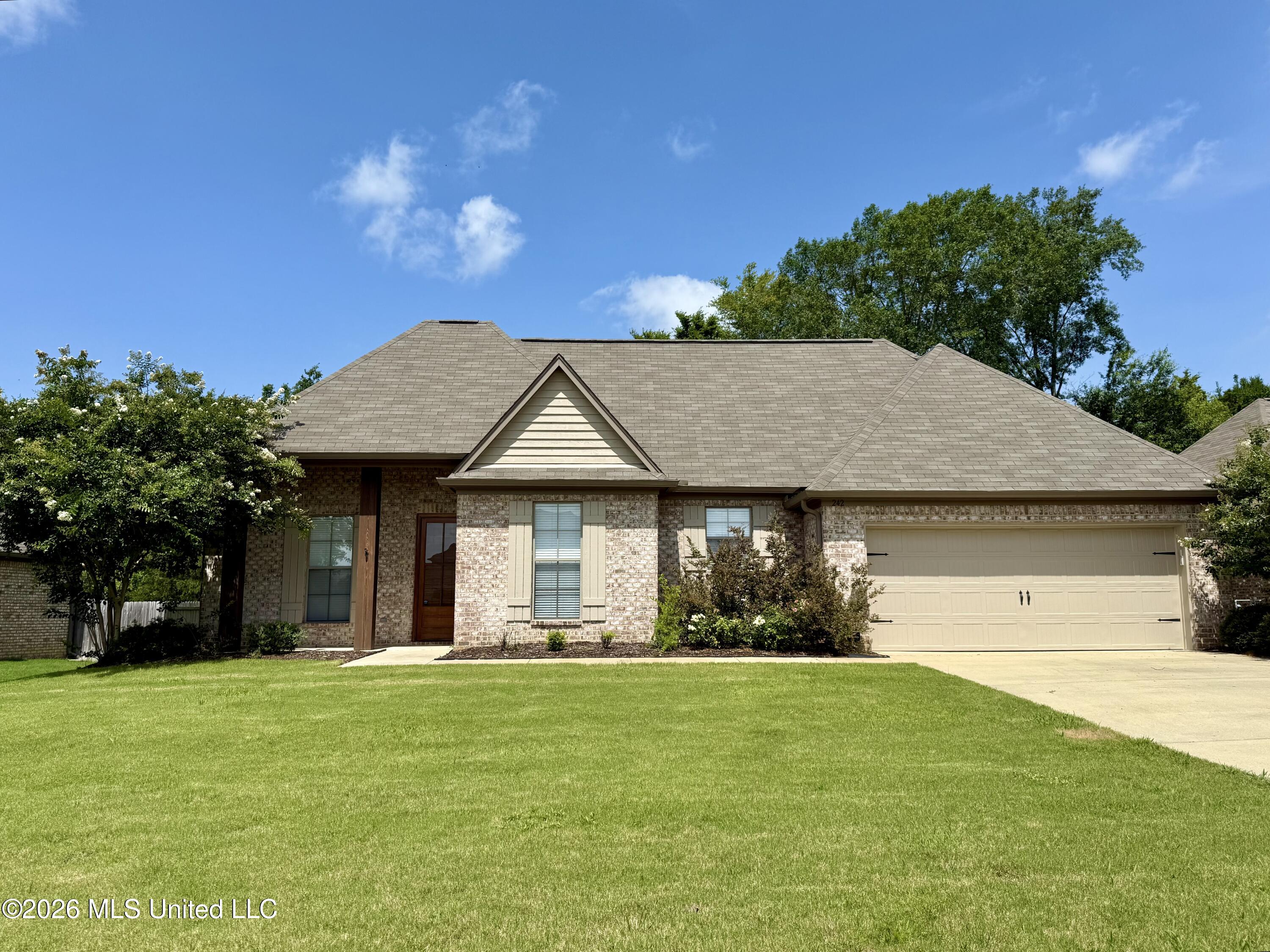 242 Falls Crossing Property Photo 1