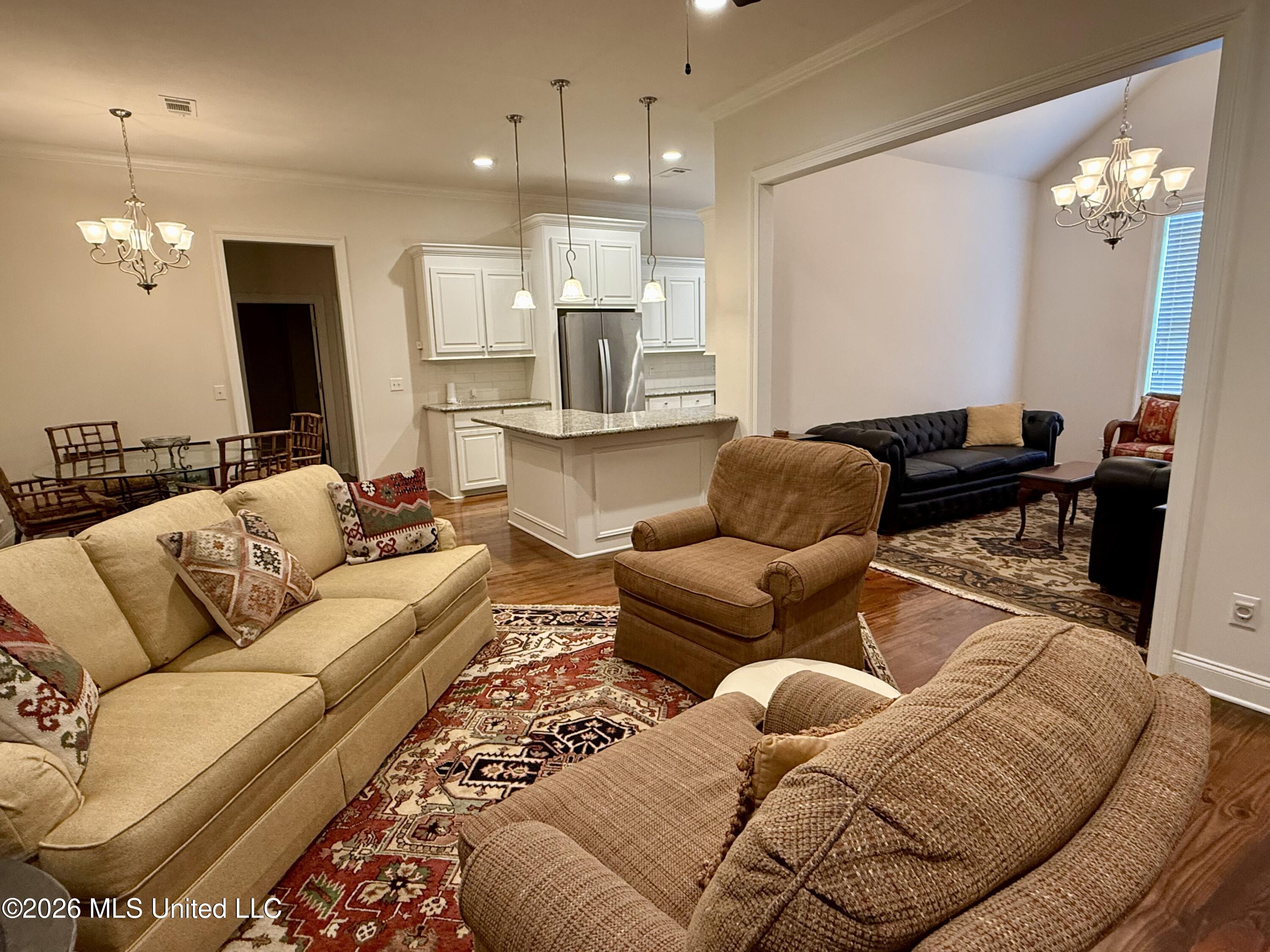 242 Falls Crossing Property Photo 8