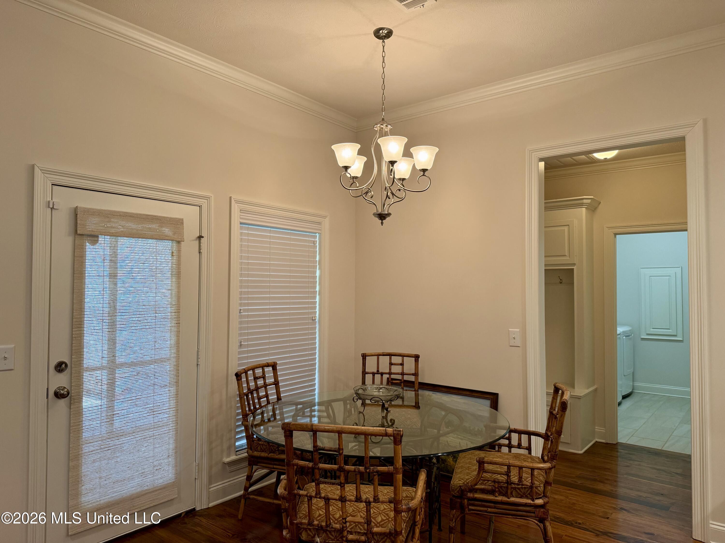 242 Falls Crossing Property Photo 11