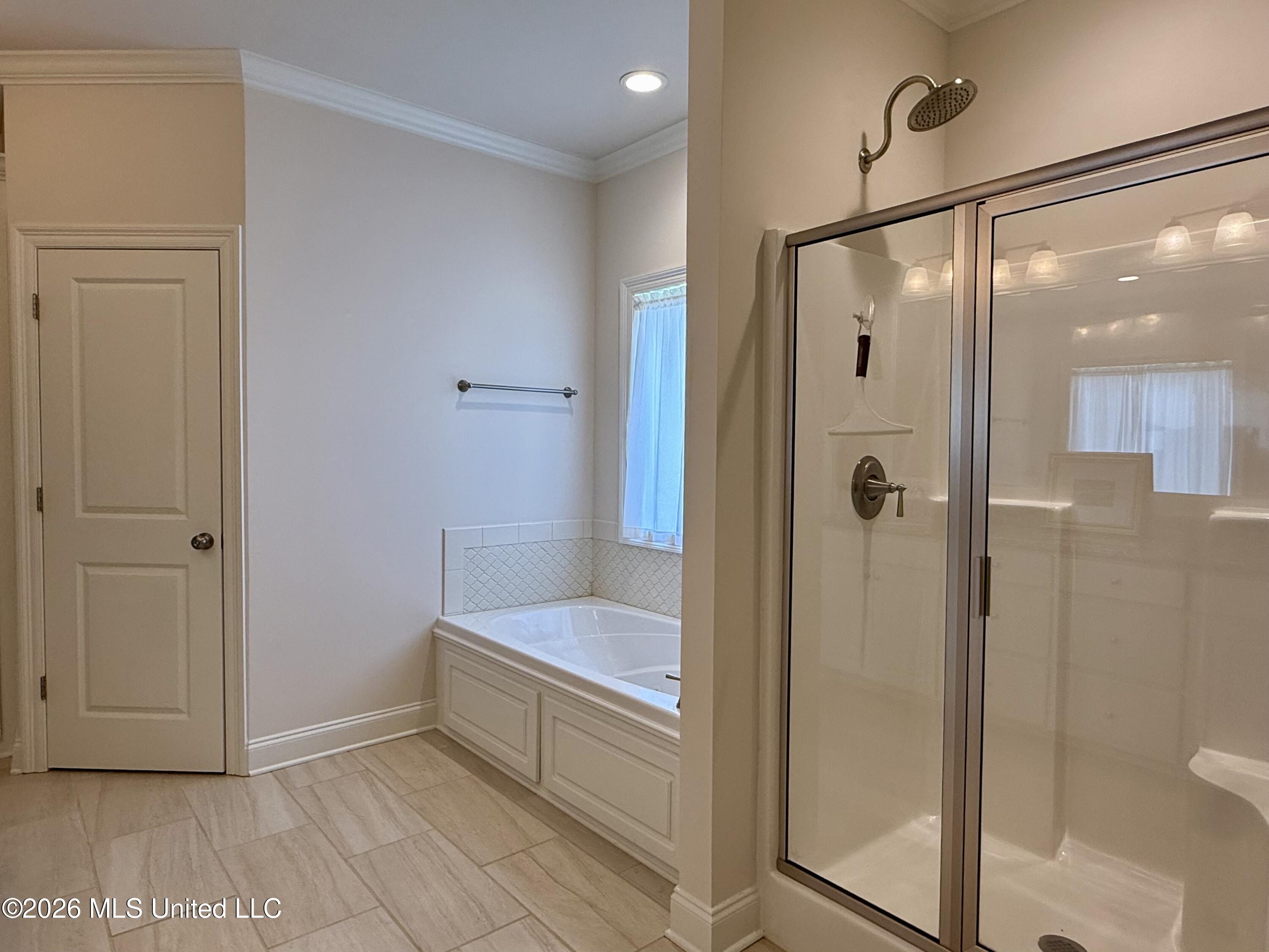 242 Falls Crossing Property Photo 15