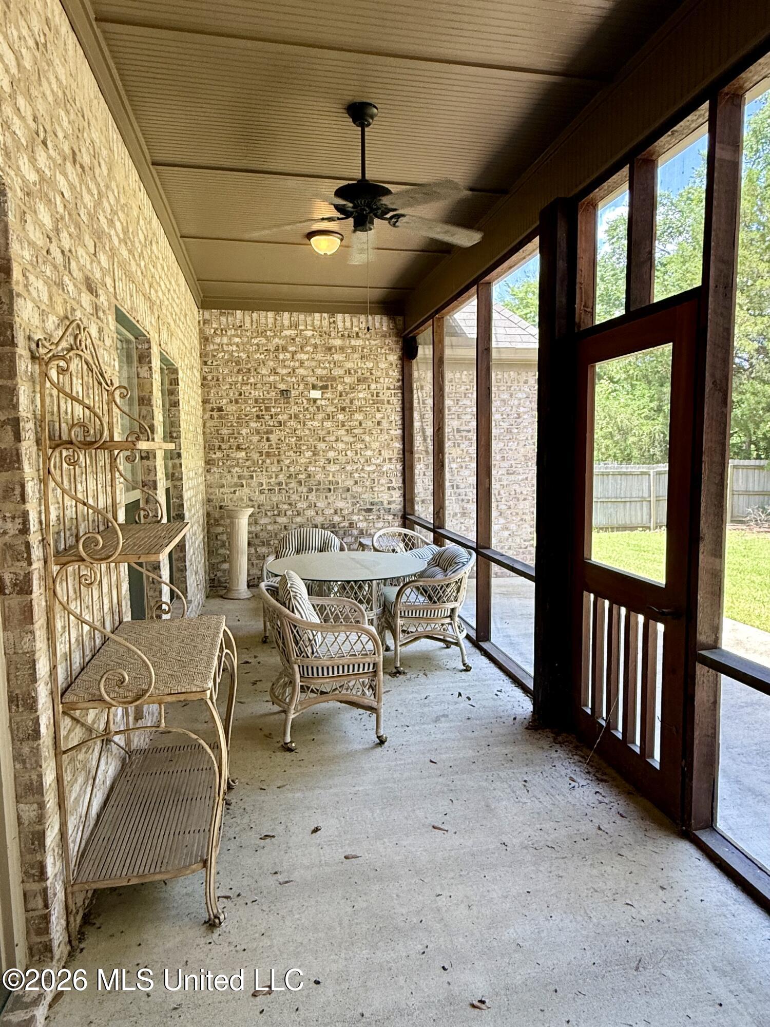 242 Falls Crossing Property Photo 24