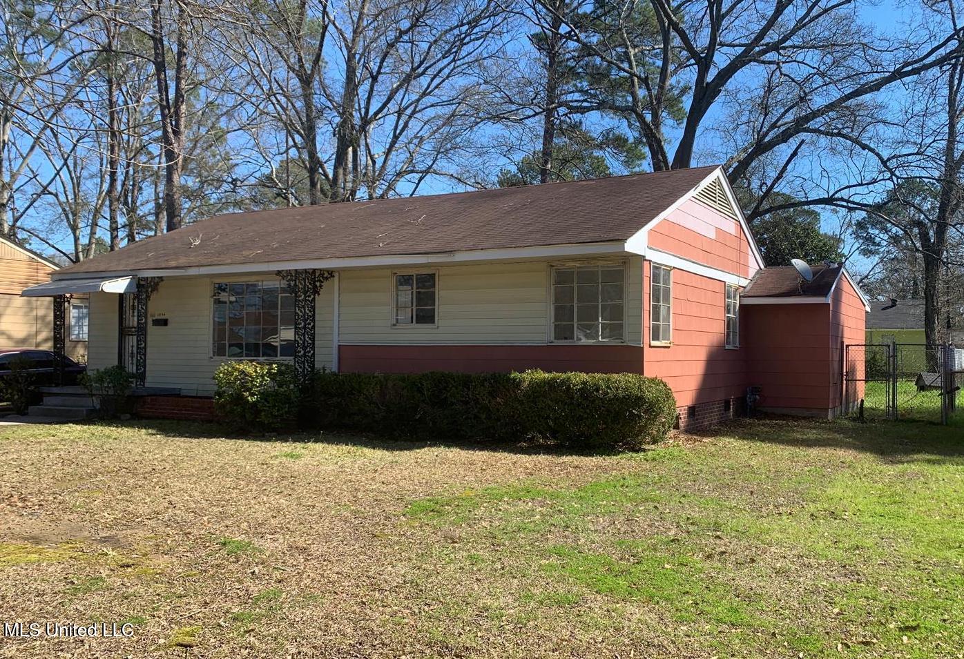 1054 Matthews Avenue Property Photo 2