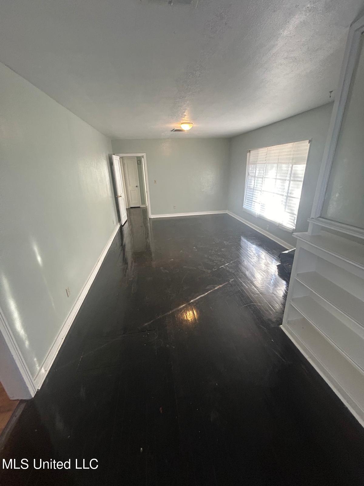 1054 Matthews Avenue Property Photo 3