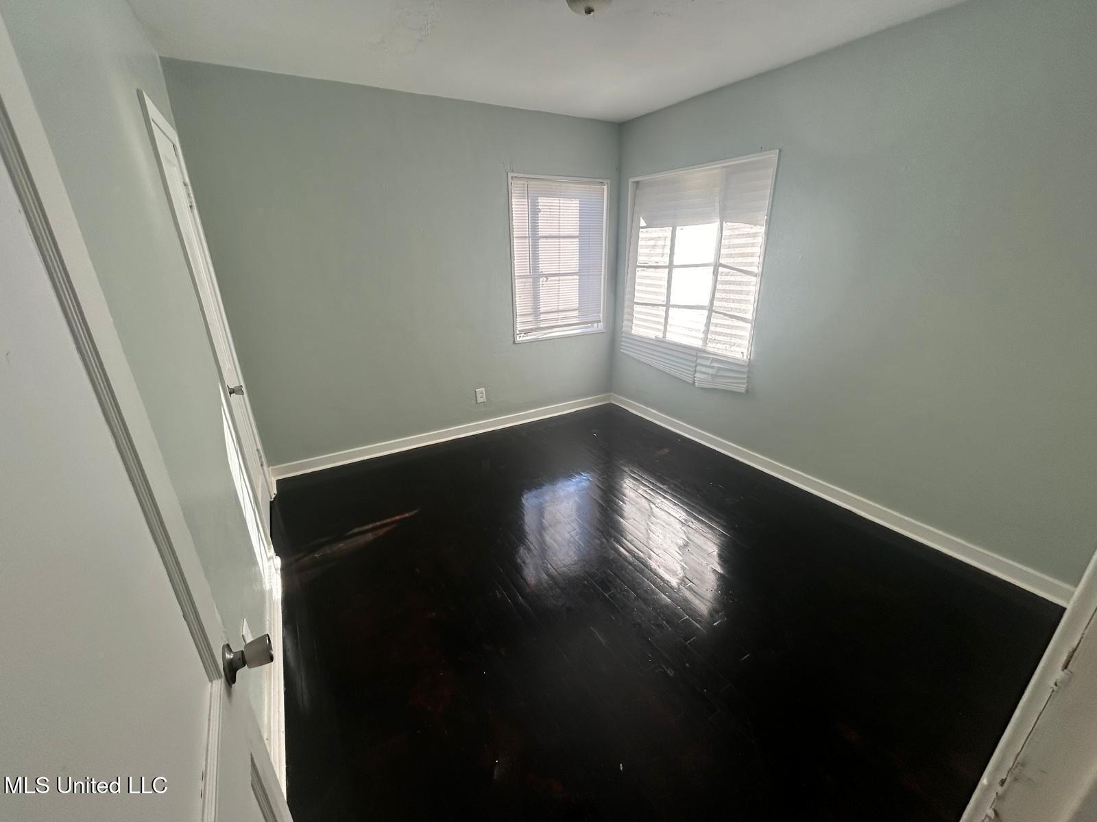 1054 Matthews Avenue Property Photo 10