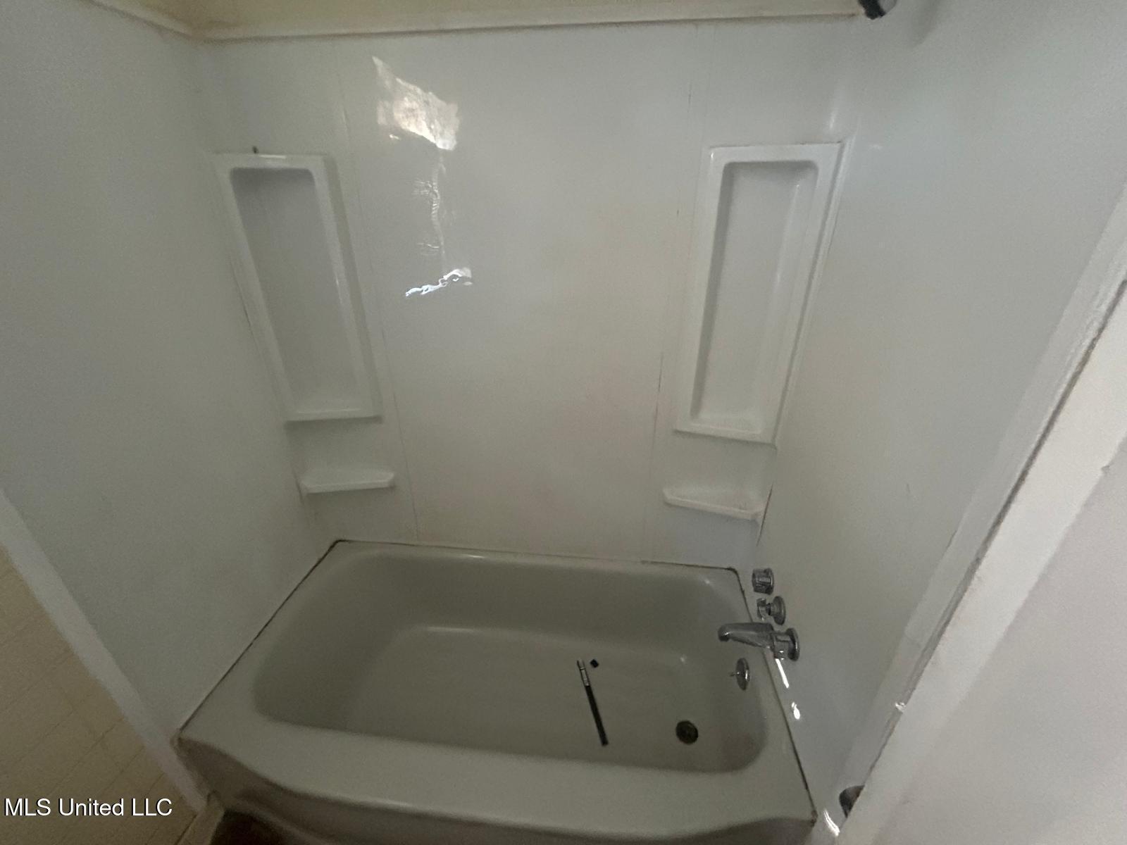 1054 Matthews Avenue Property Photo 12