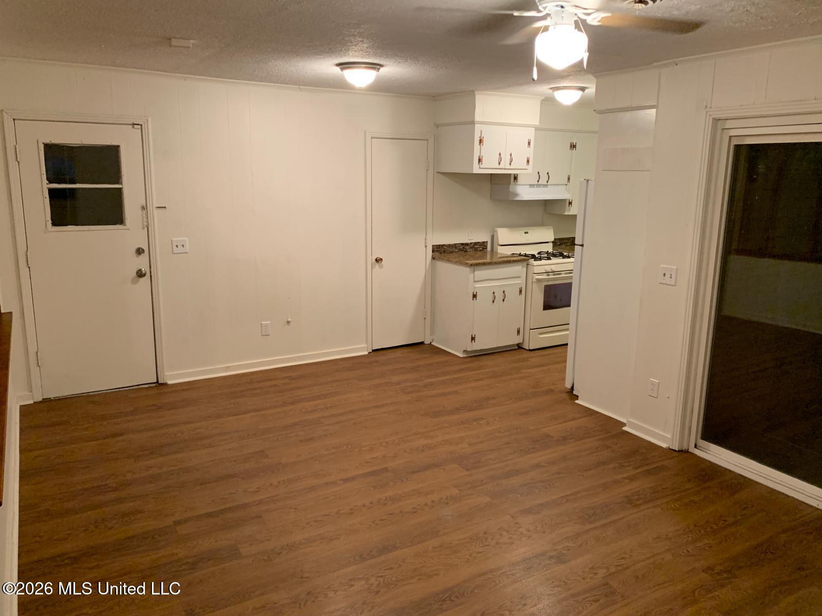 1066 Branch Street Property Photo 6