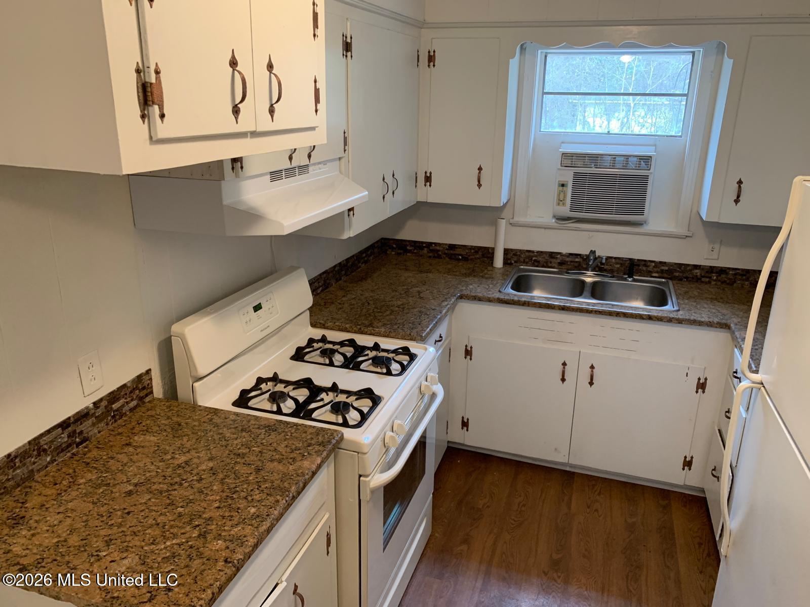 1066 Branch Street Property Photo 8