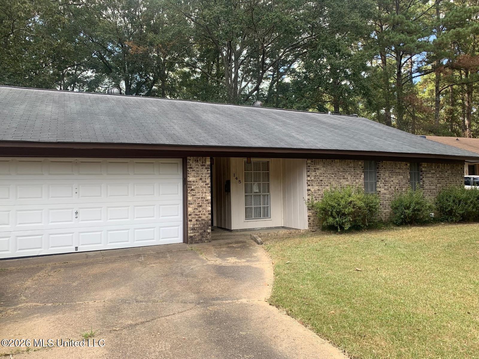 145 W Woodcrest Drive Property Photo 1