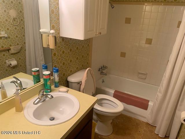 145 W Woodcrest Drive Property Photo 13