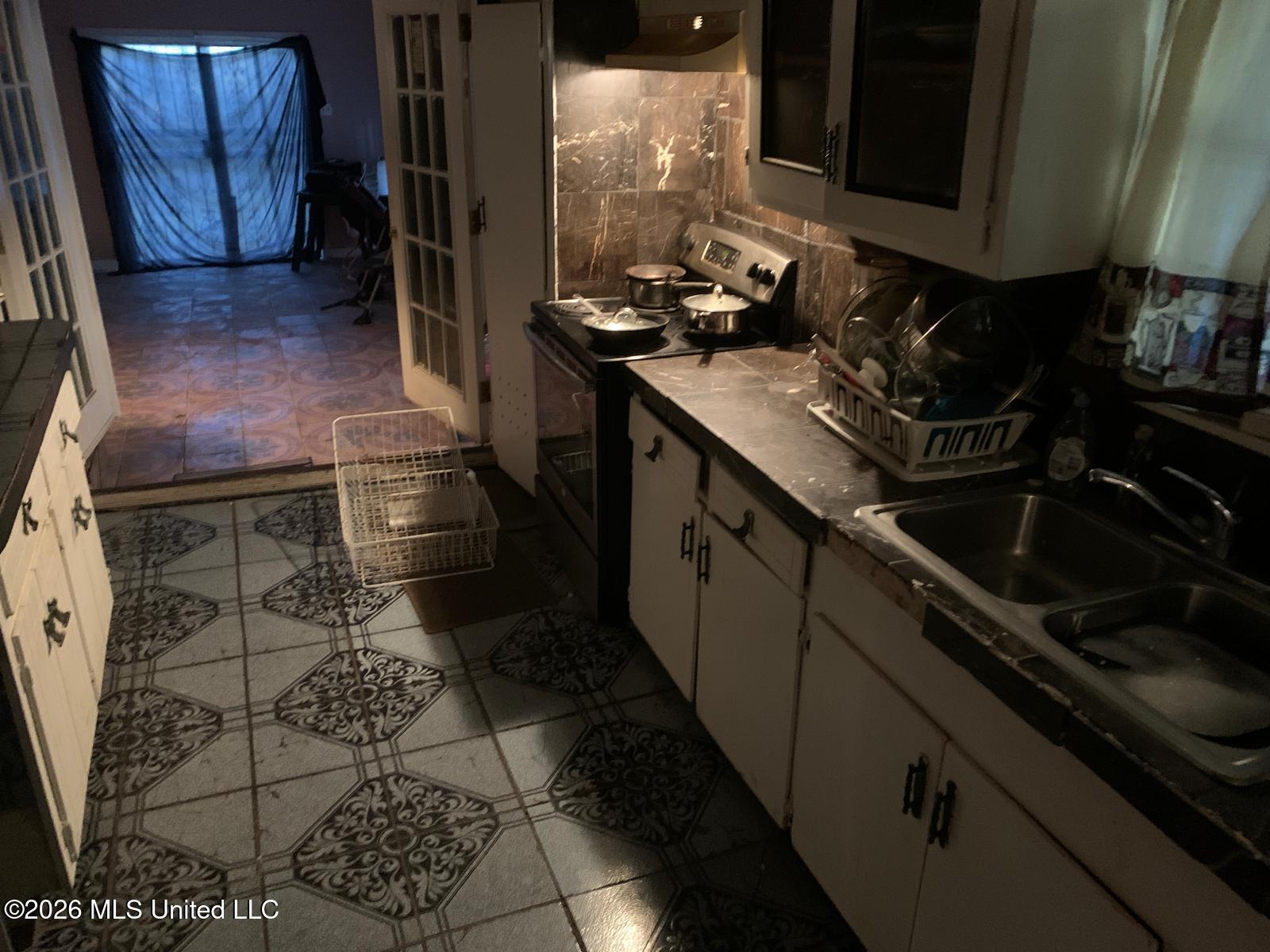 3329 Hollywood Avenue Property Photo 4