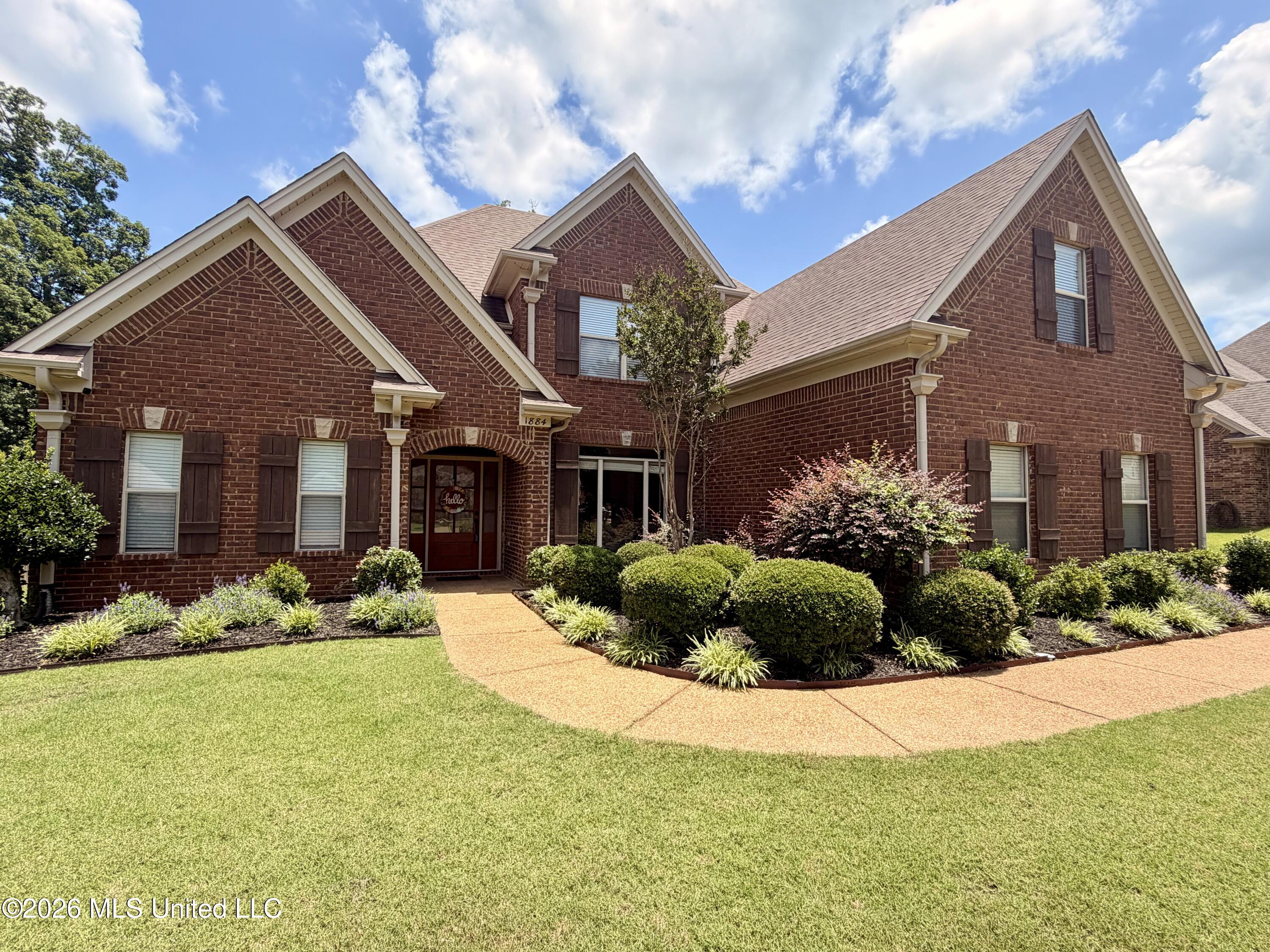 1884 W Keenlan Drive Property Photo 2