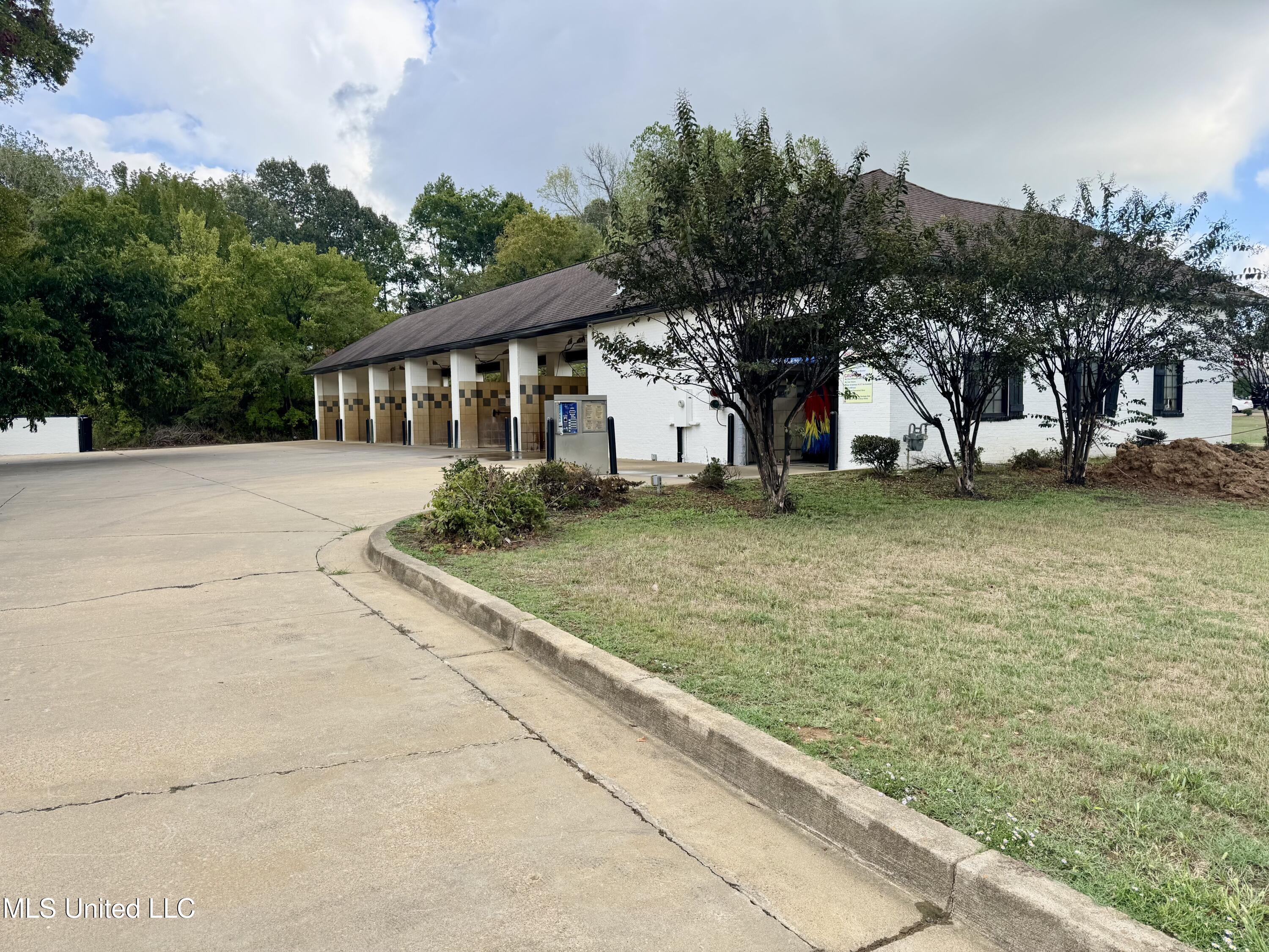 2934 S Hwy 51 Property Photo 3