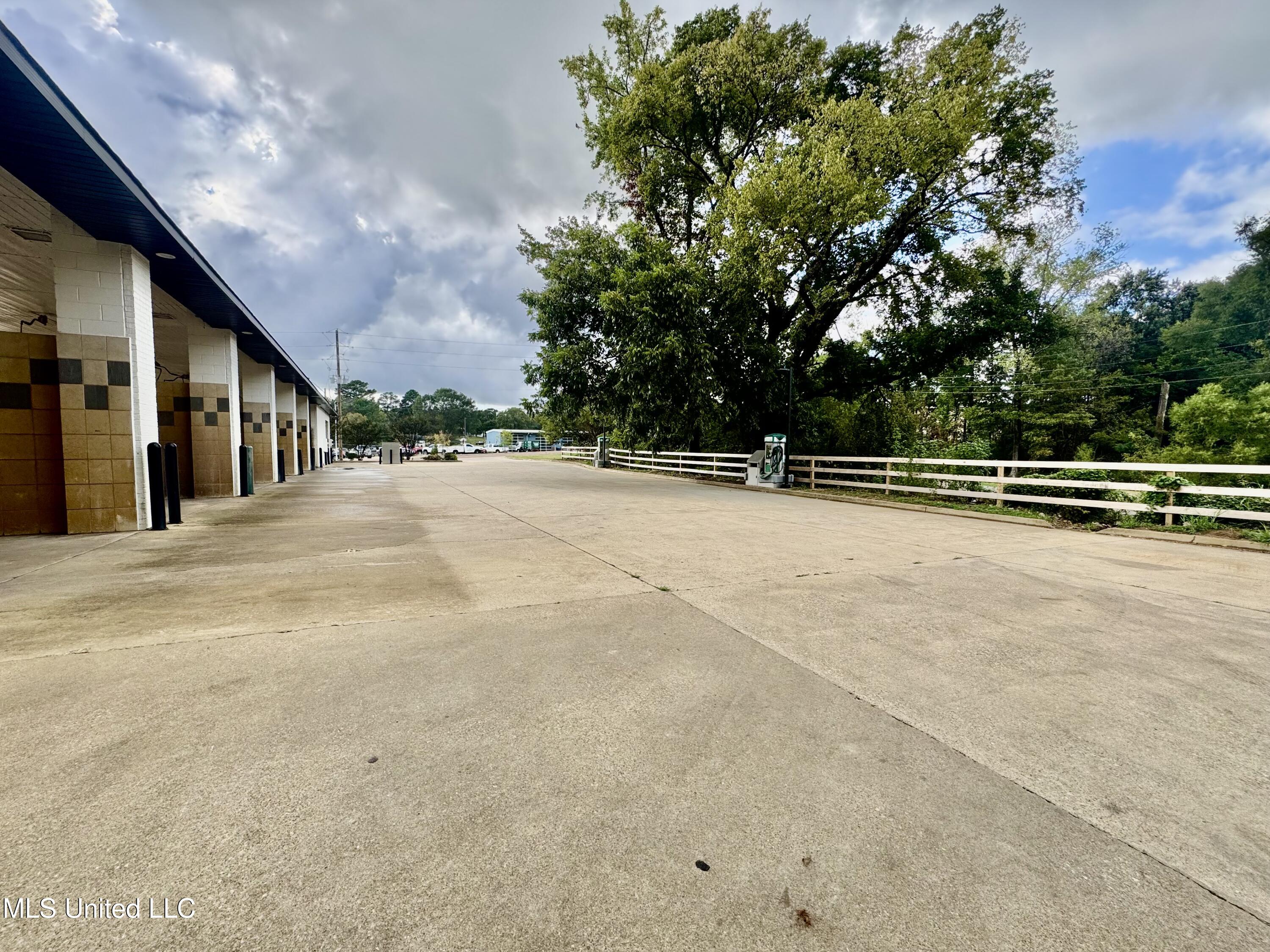 2934 S Hwy 51 Property Photo 4