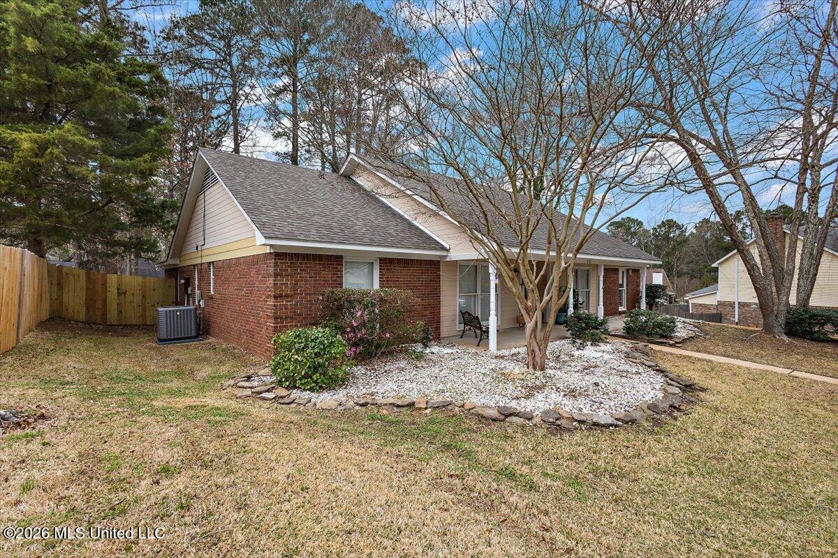 939 Tenby Drive Property Photo 2