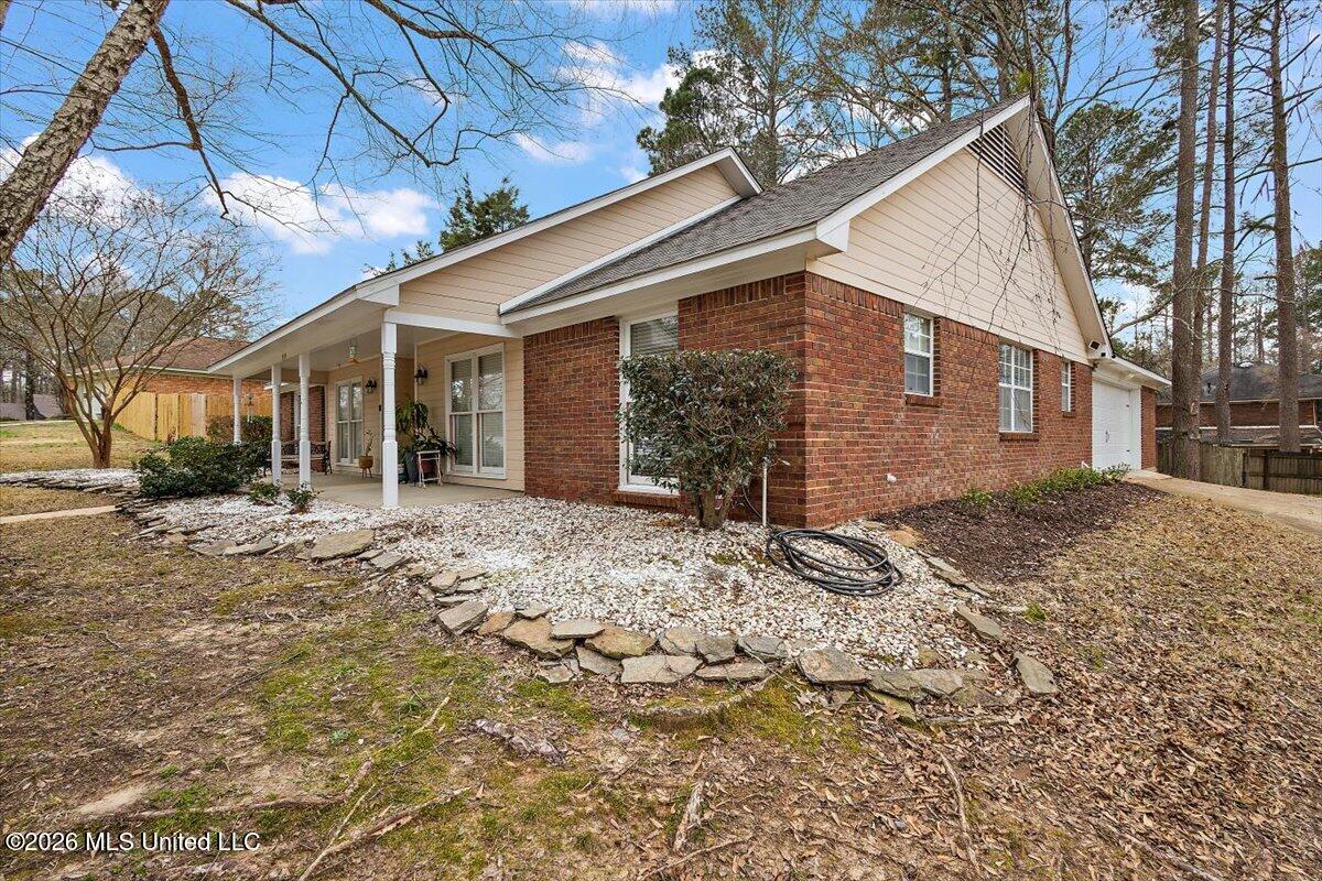 939 Tenby Drive Property Photo 3