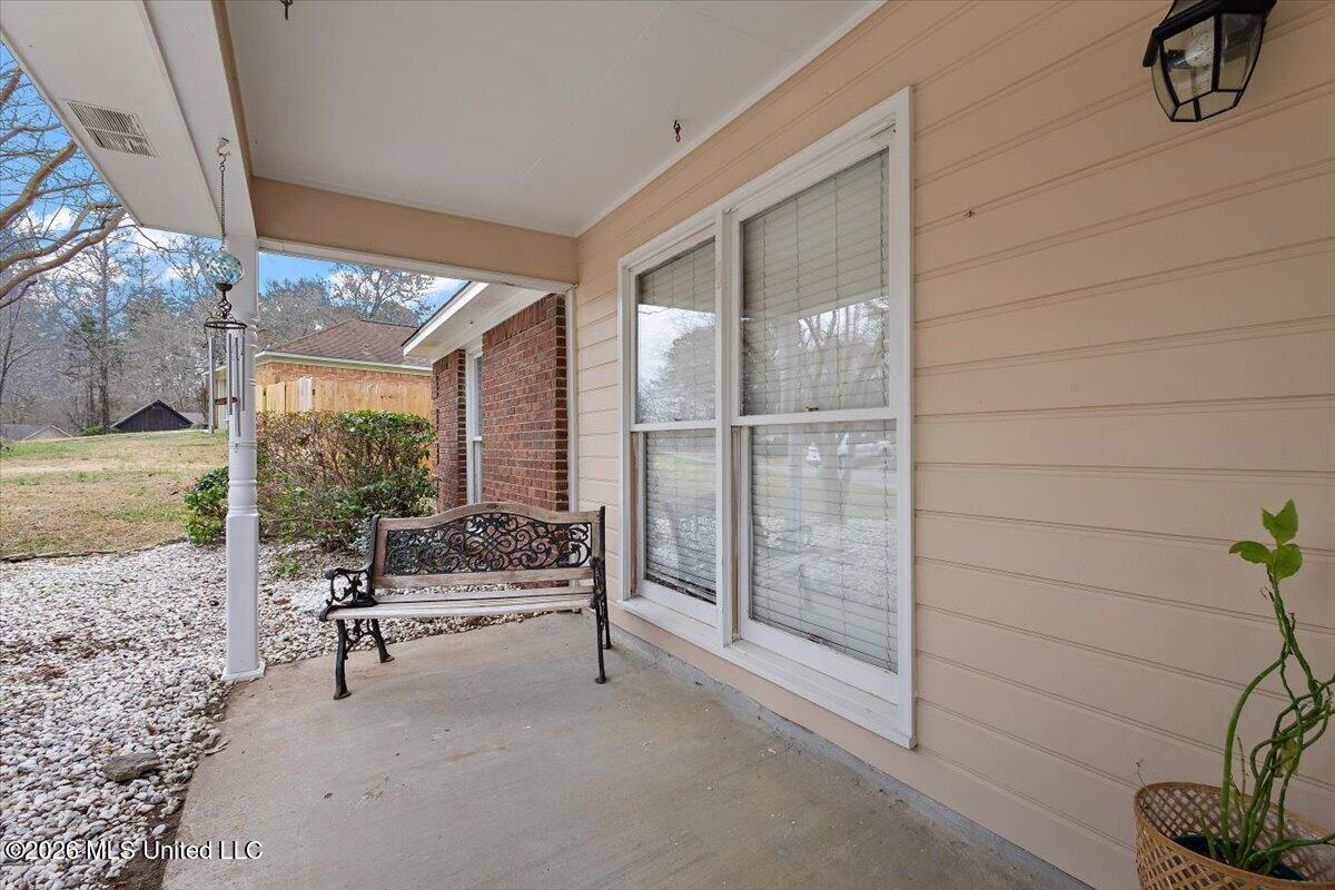 939 Tenby Drive Property Photo 4