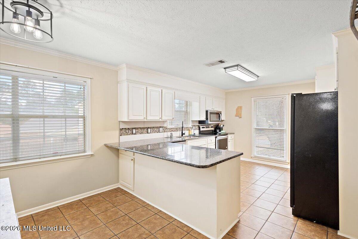 939 Tenby Drive Property Photo 12
