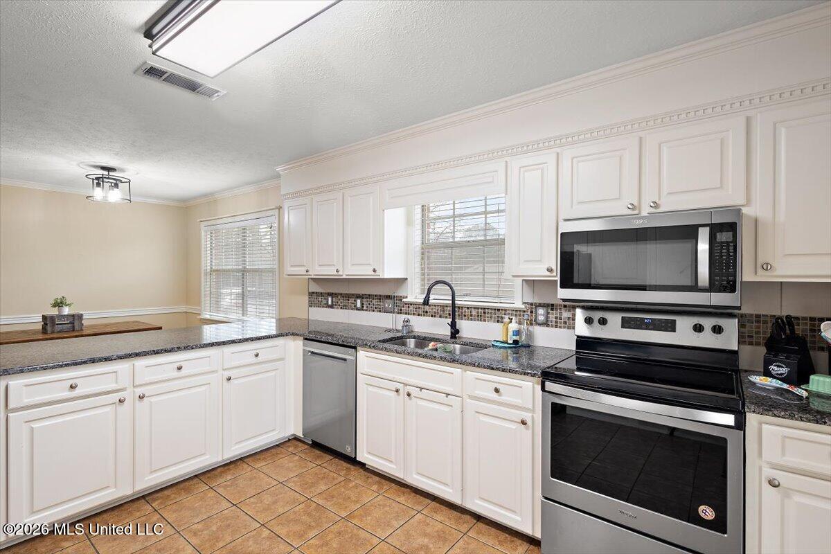 939 Tenby Drive Property Photo 13