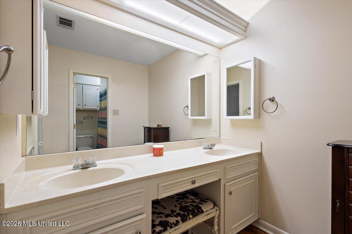 939 Tenby Drive Property Photo 17