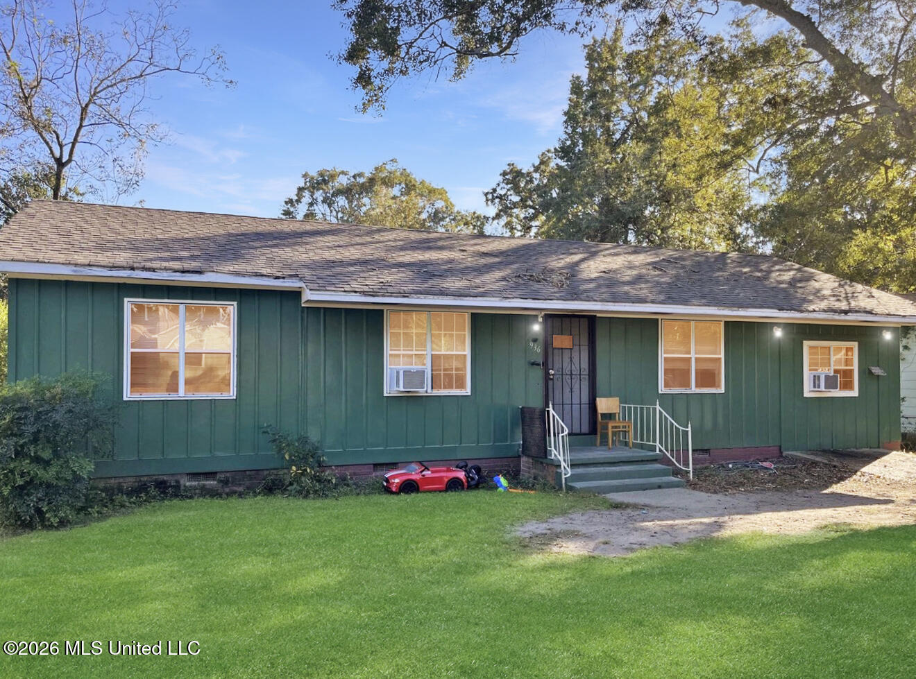 936 W 6th Street Property Photo 1