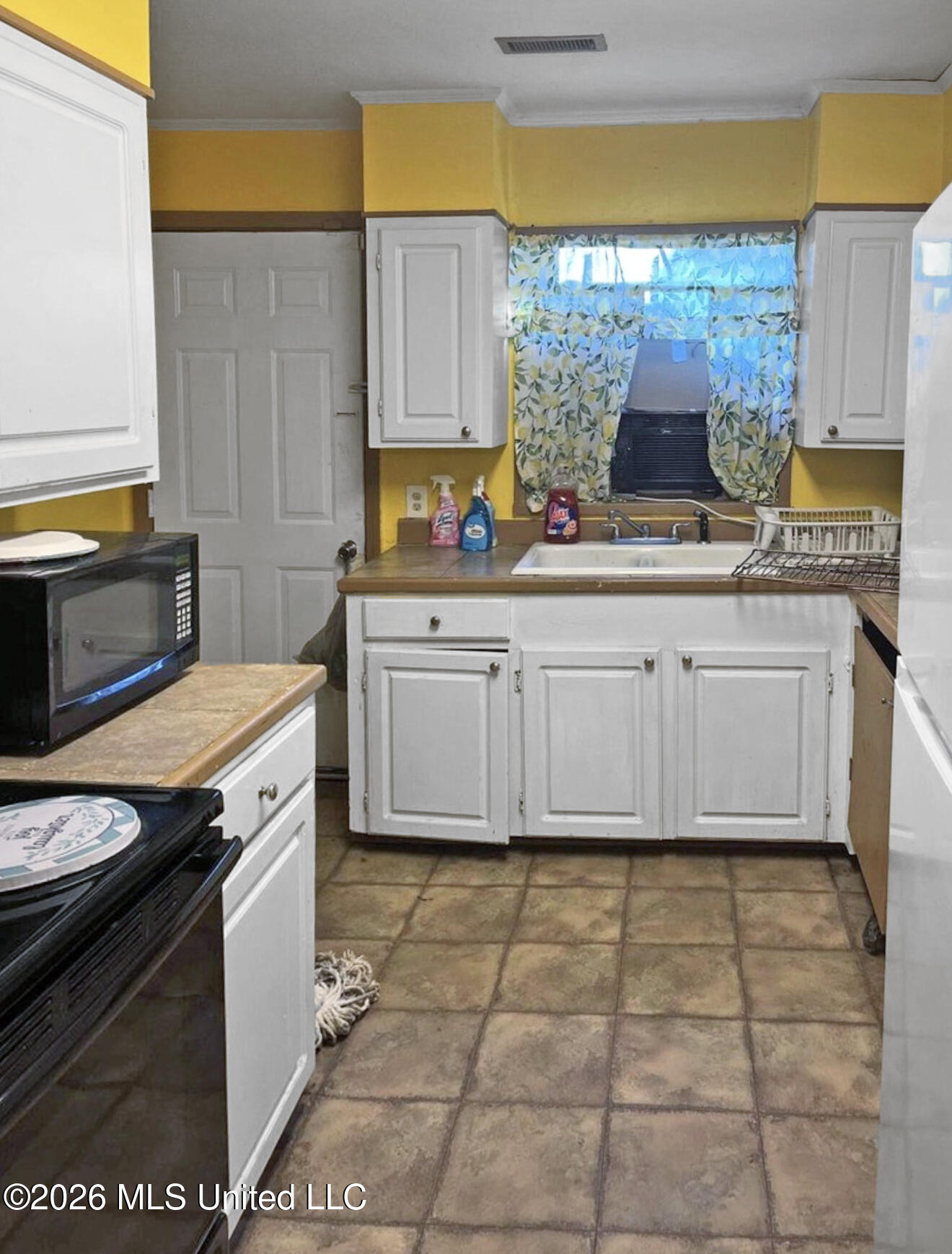 936 W 6th Street Property Photo 3