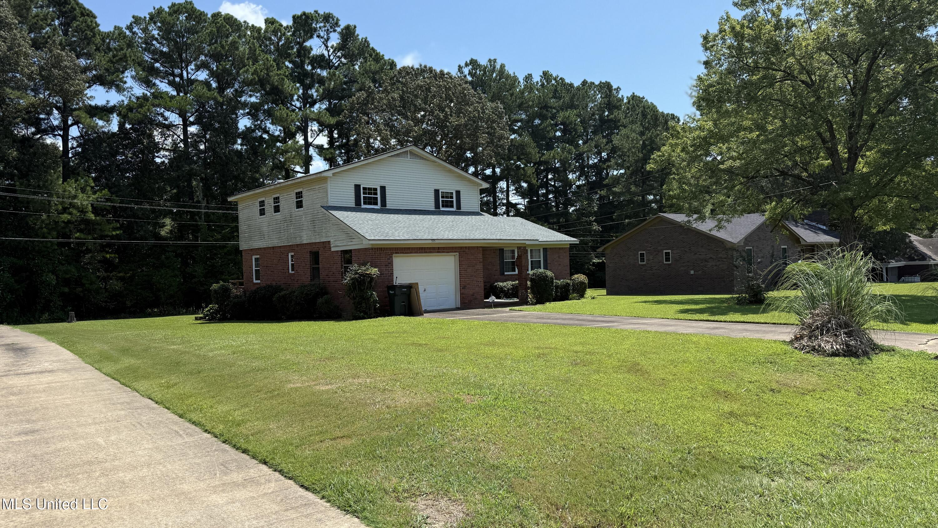595 Swaney Drive Property Photo 5
