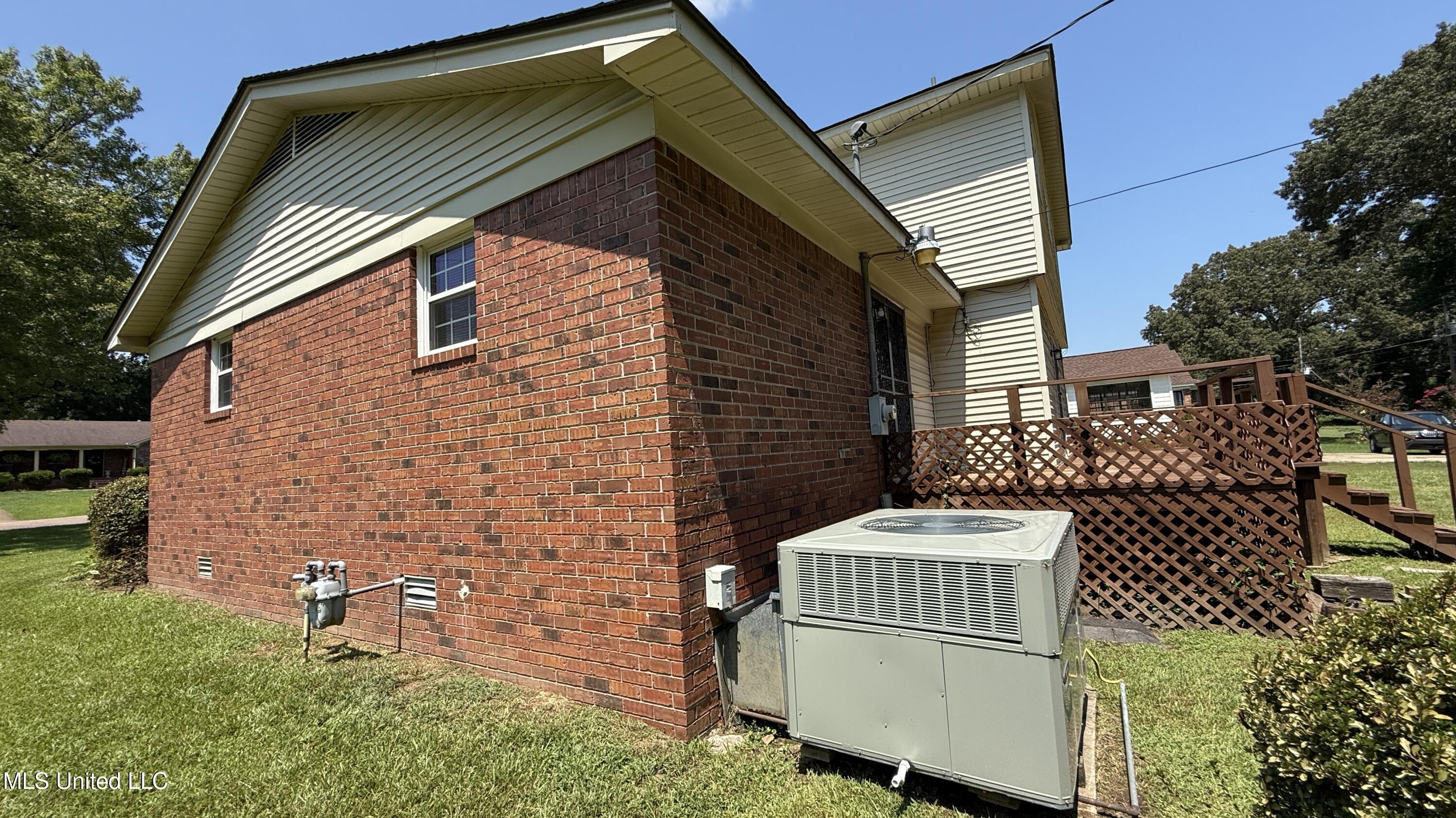 595 Swaney Drive Property Photo 10