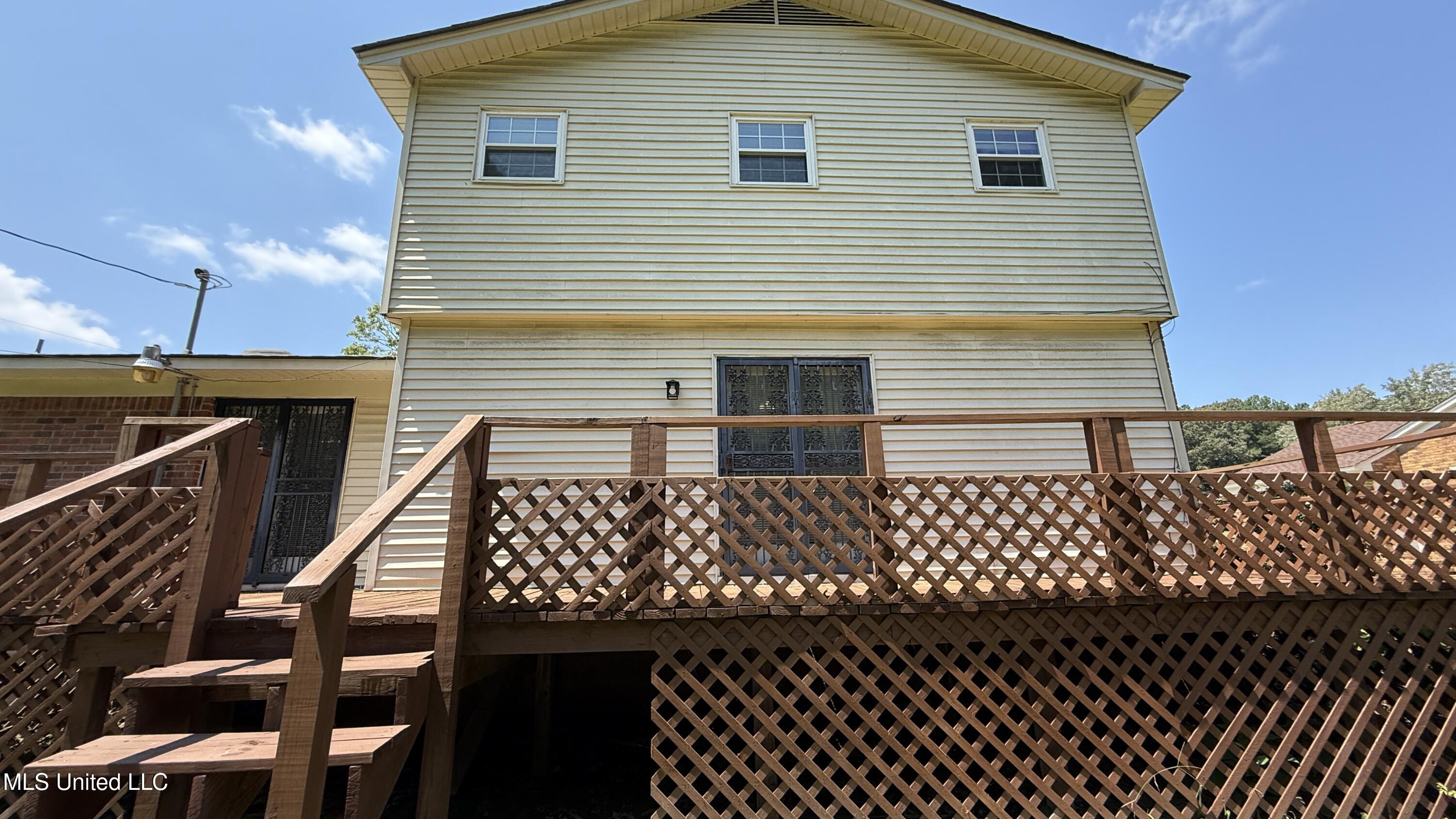 595 Swaney Drive Property Photo 14