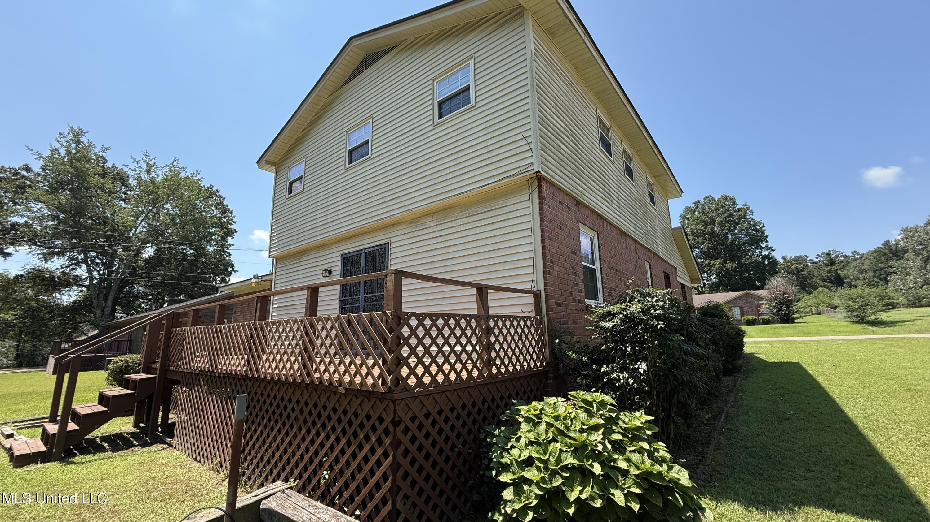 595 Swaney Drive Property Photo 15