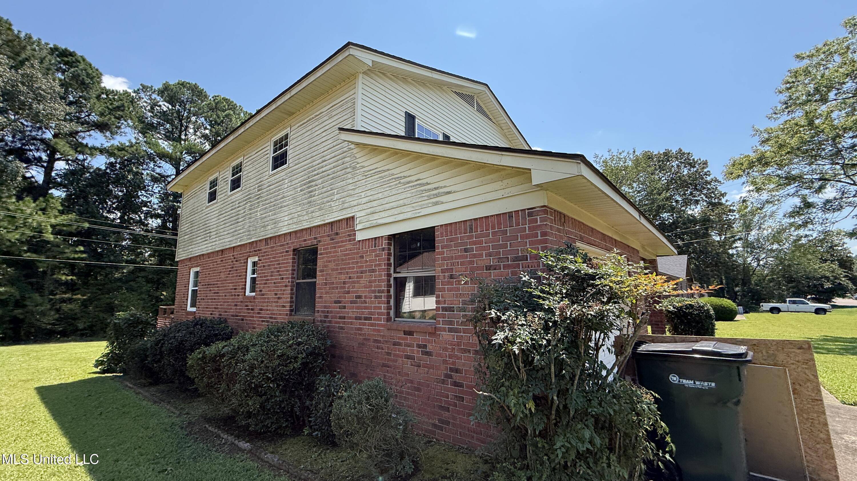 595 Swaney Drive Property Photo 16