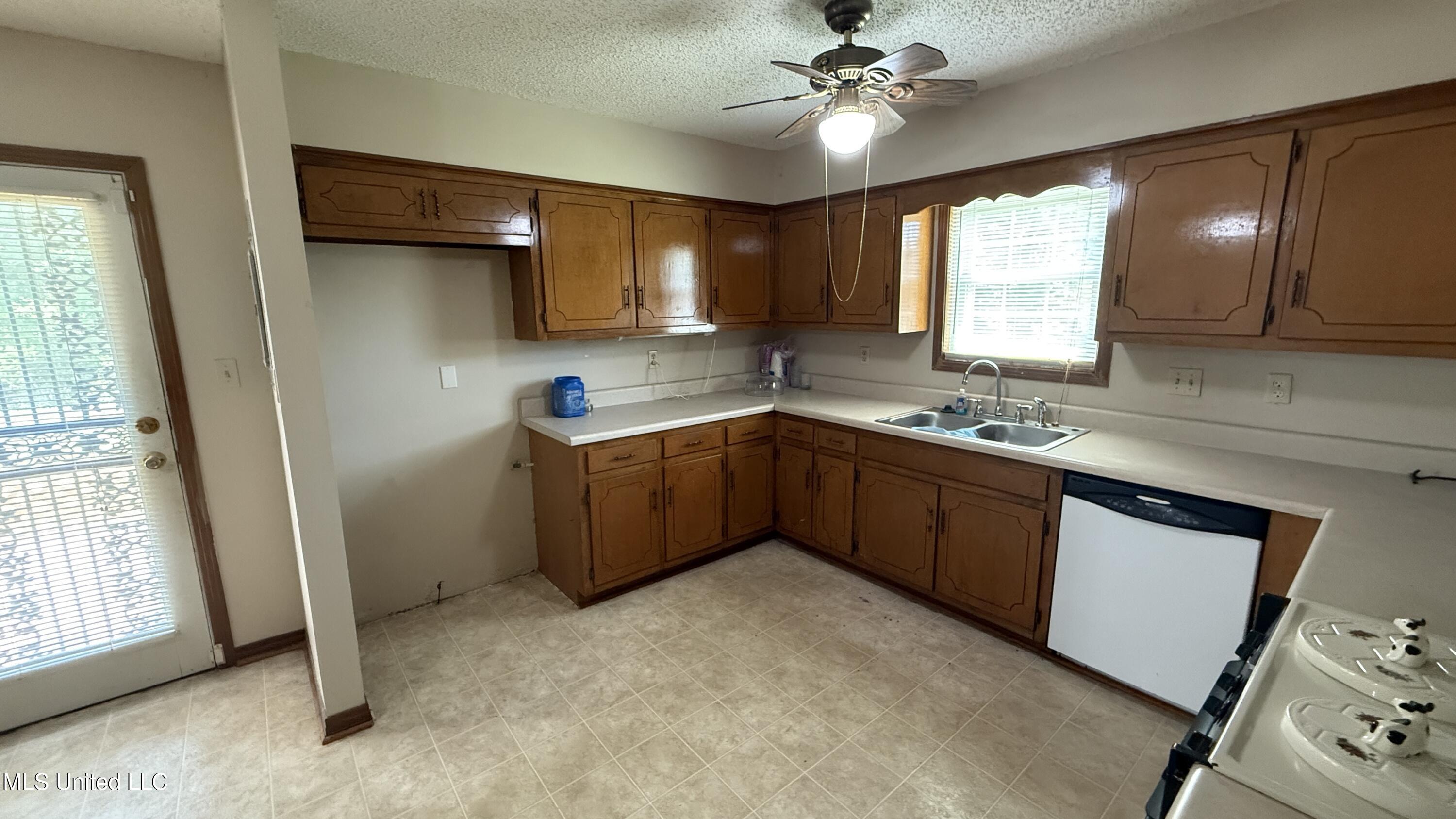 595 Swaney Drive Property Photo 24