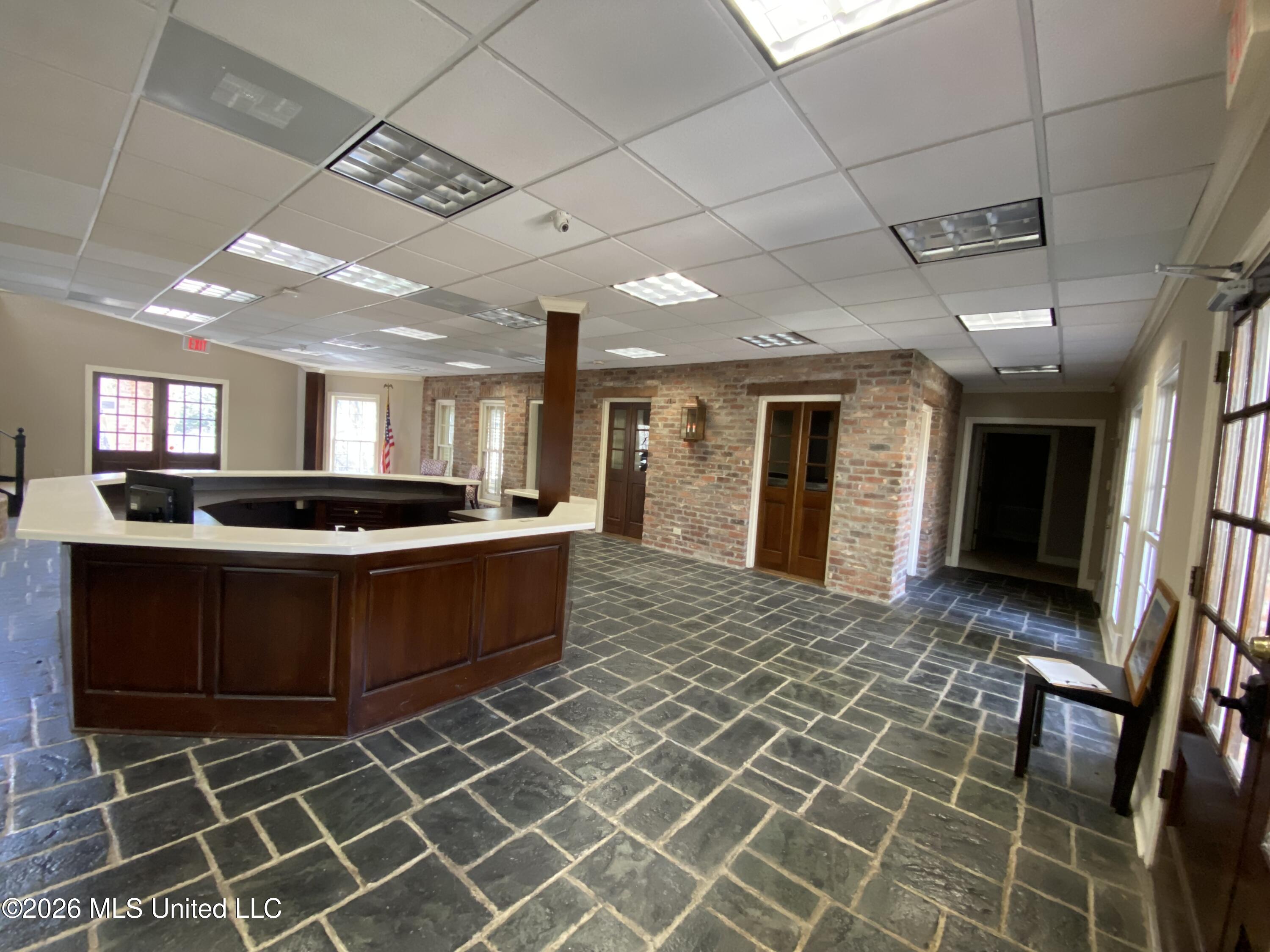 779 N Avery Boulevard Property Photo 3