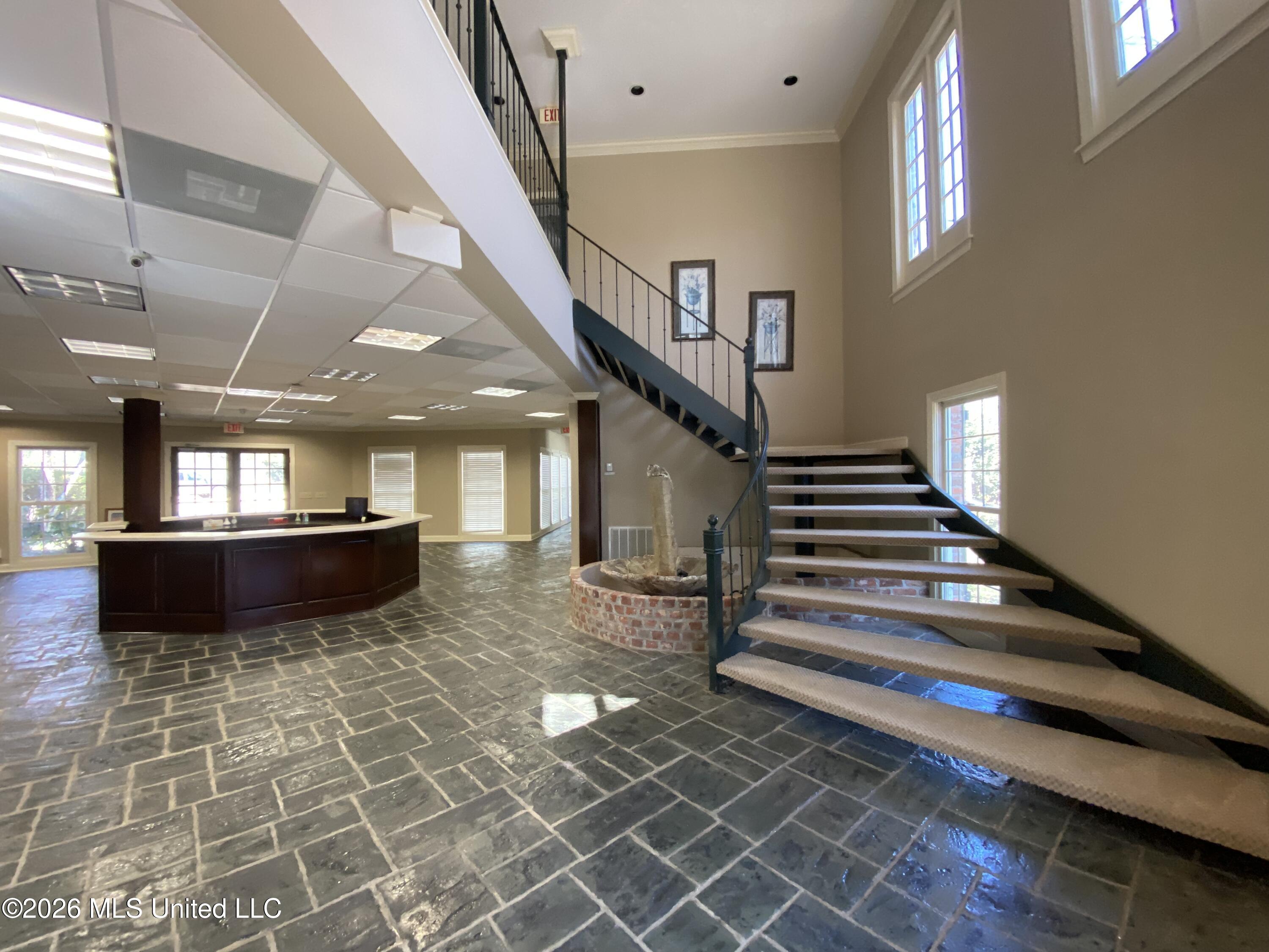 779 N Avery Boulevard Property Photo 4