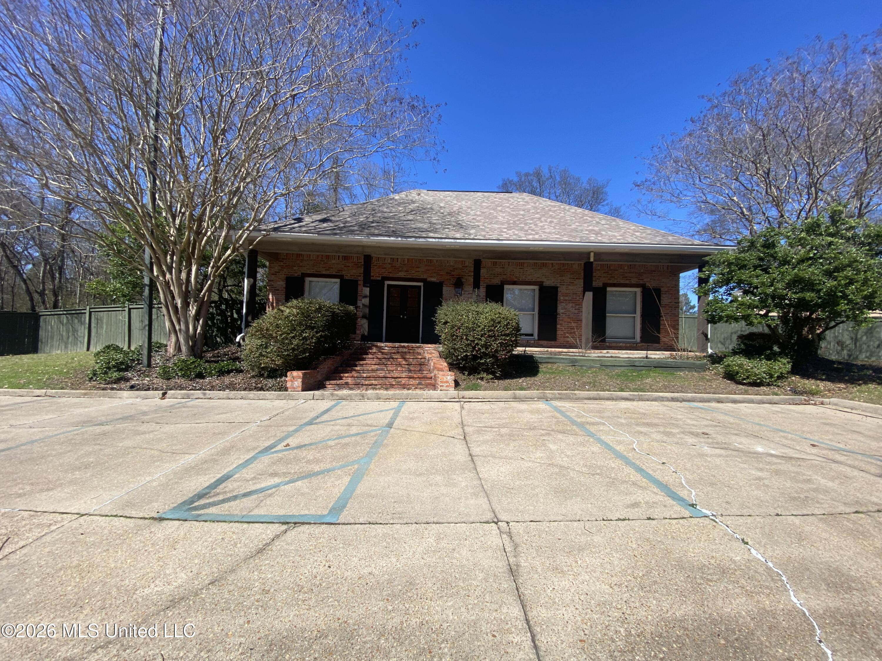 779 N Avery Boulevard Property Photo 6