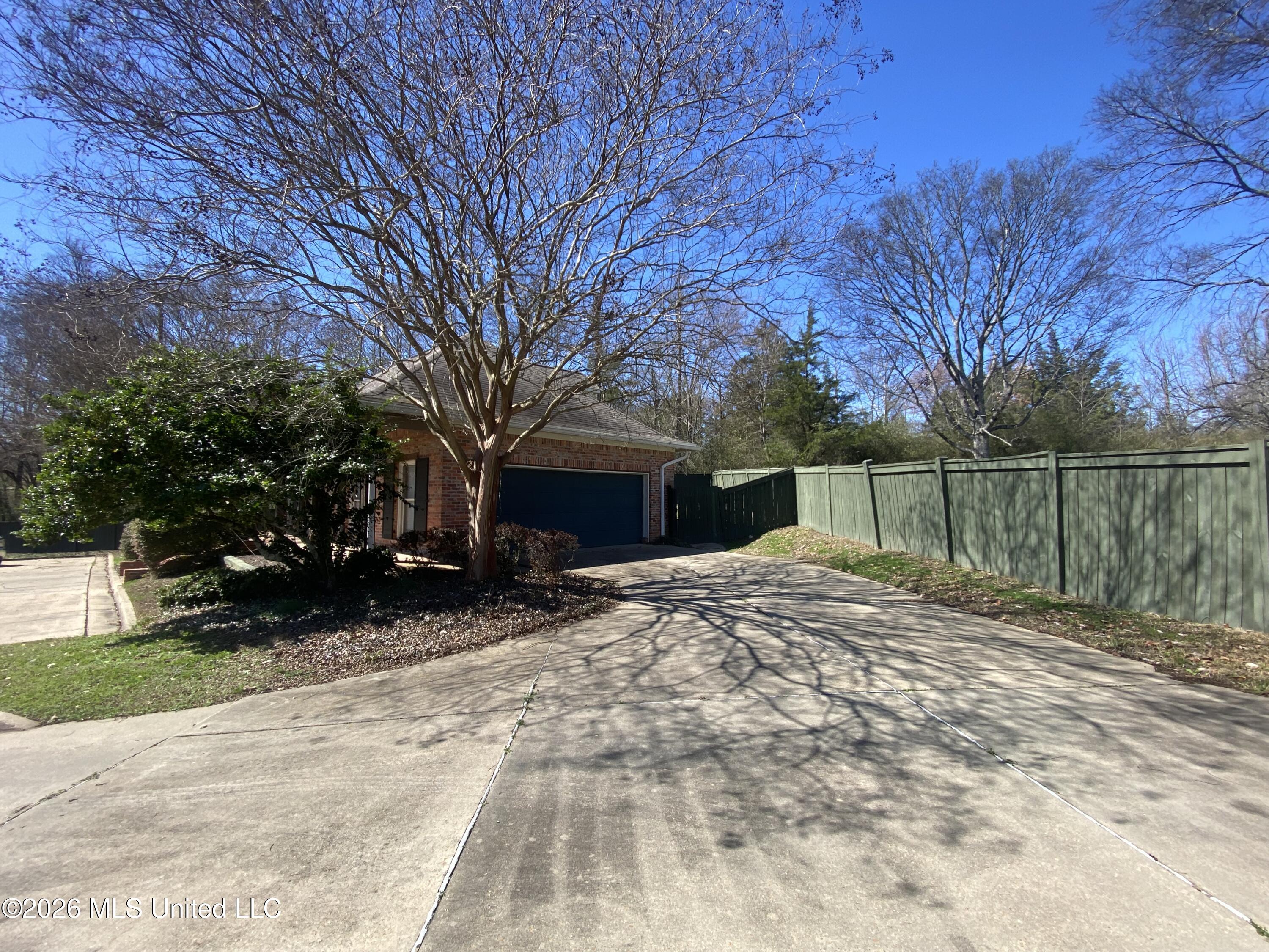 779 N Avery Boulevard Property Photo 7