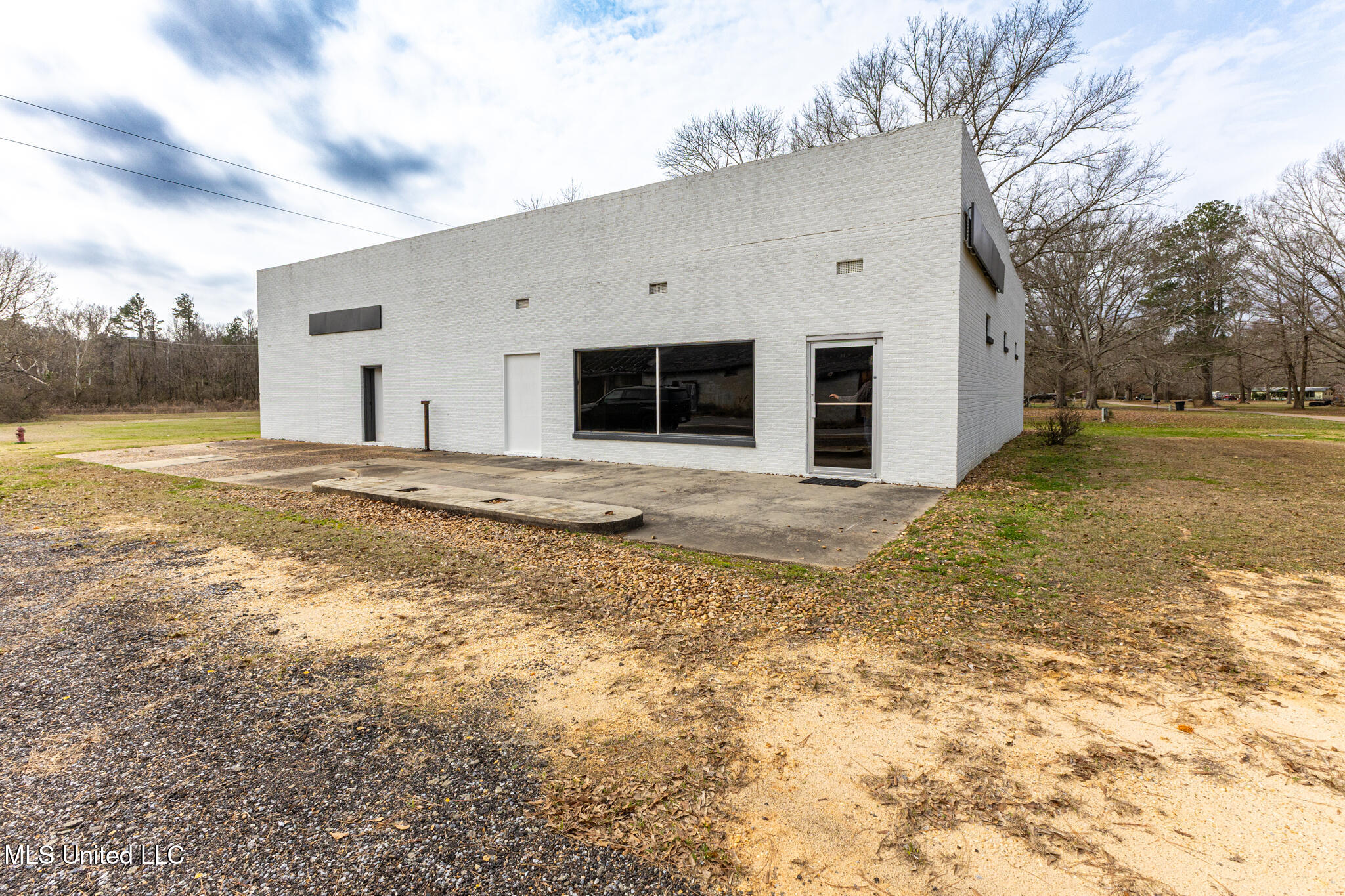 8484 Highway 483 Property Photo 5